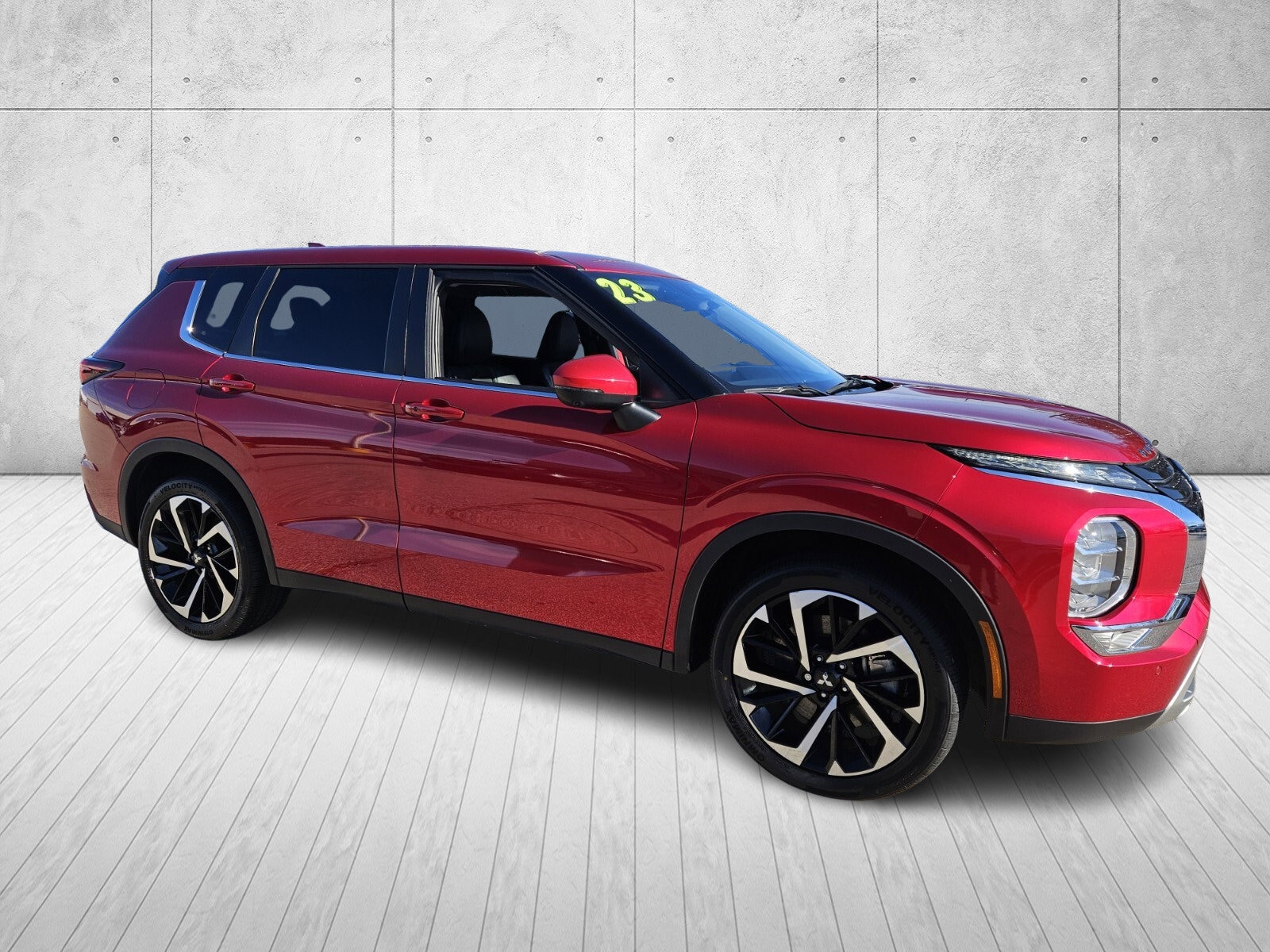 2023 Mitsubishi Outlander SE's photo