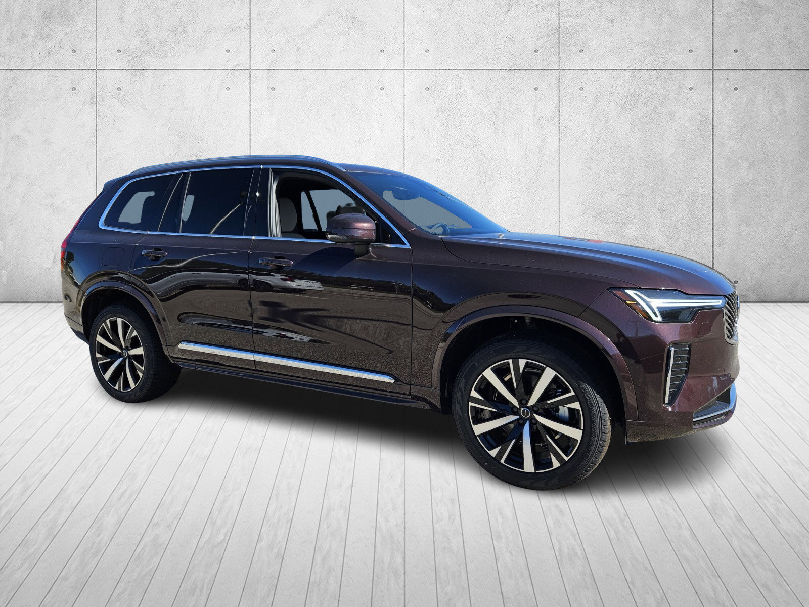 2025 Volvo XC90 Core's photo