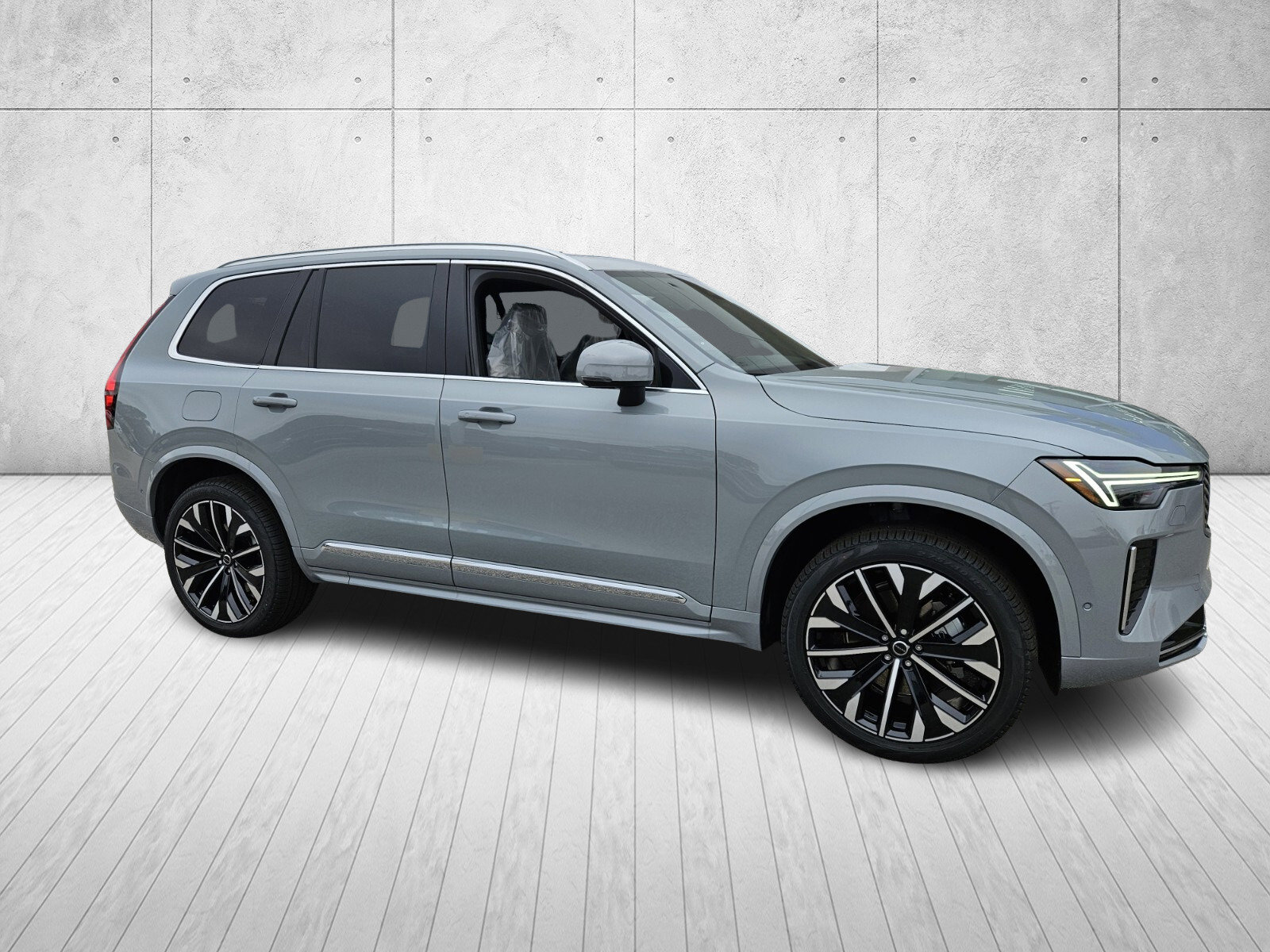 2026 Volvo XC90 Plus's photo