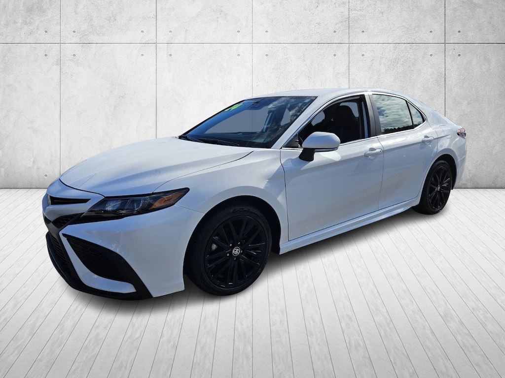 Used 2024 Toyota Camry SE SE Auto