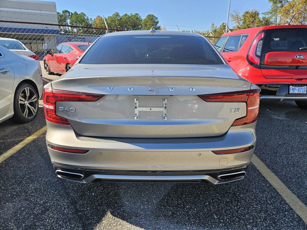 Used 2021 Volvo S60 Momentum T5 FWD Momentum