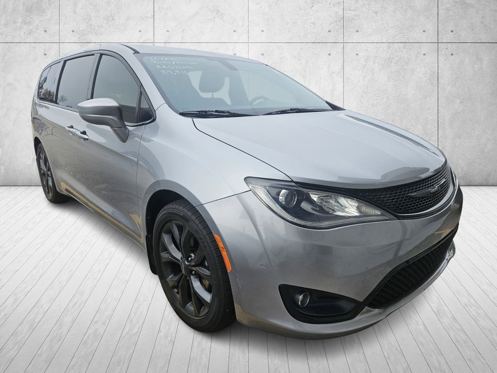 2019 Chrysler Pacifica Touring Plus's photo