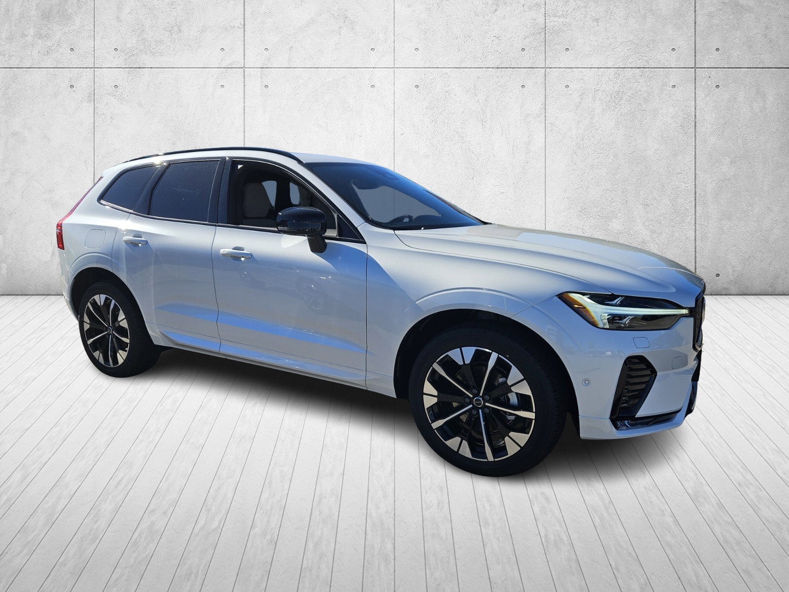 2026 Volvo XC60 Plus's photo