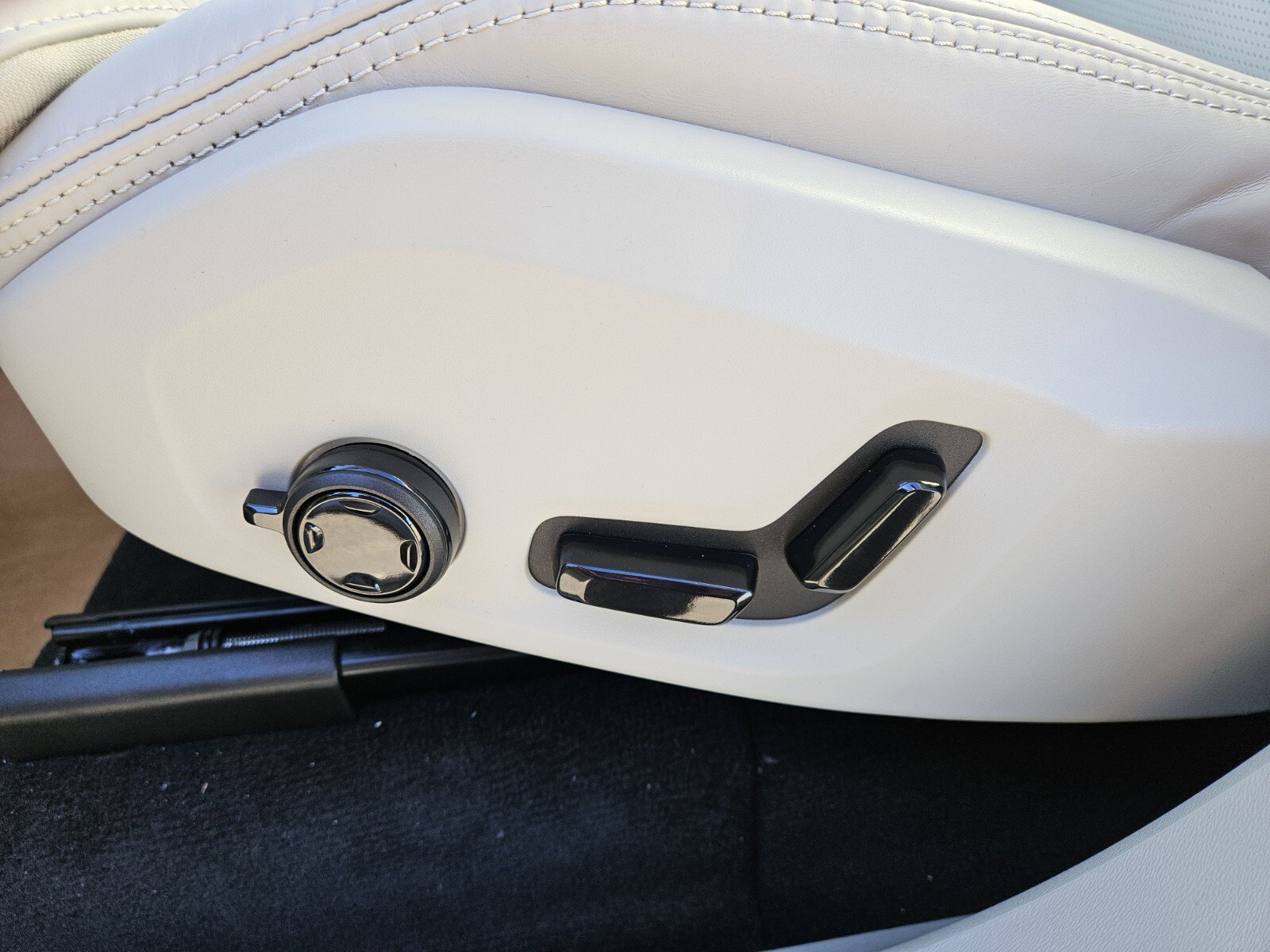 2026 Volvo XC90 Ultra - Photo 9