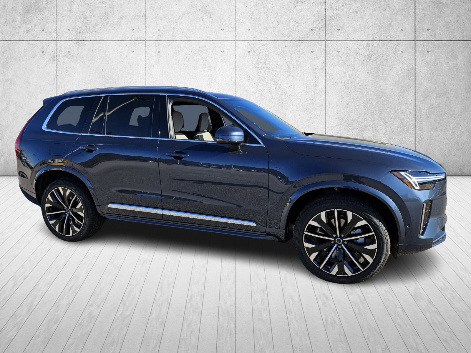 2026 Volvo XC90 Plus's photo