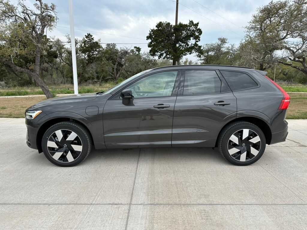 2024 Volvo XC60 Hybrid T8 Plus photo 3