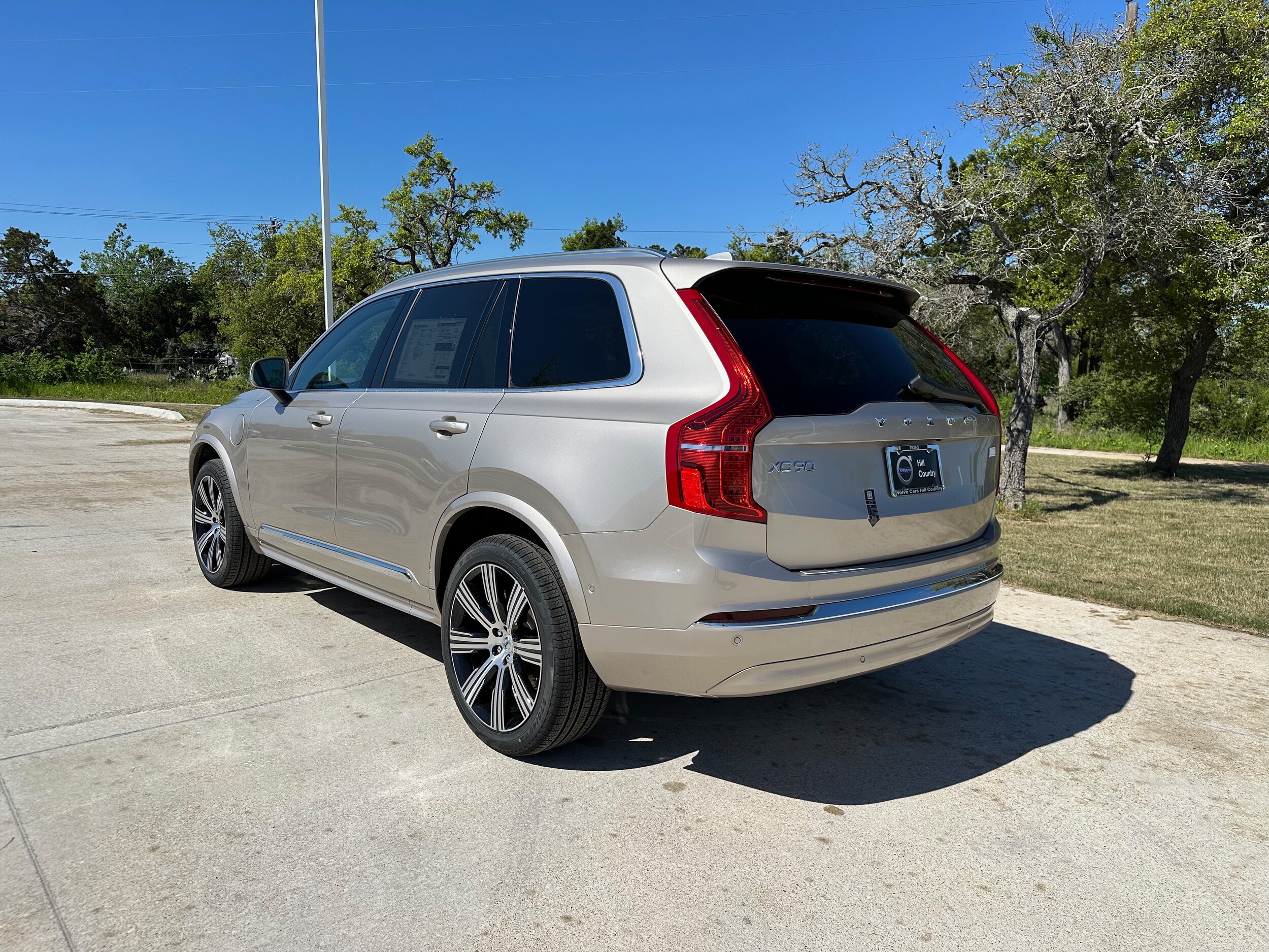 2024 Volvo XC90 T8 Plus photo 2