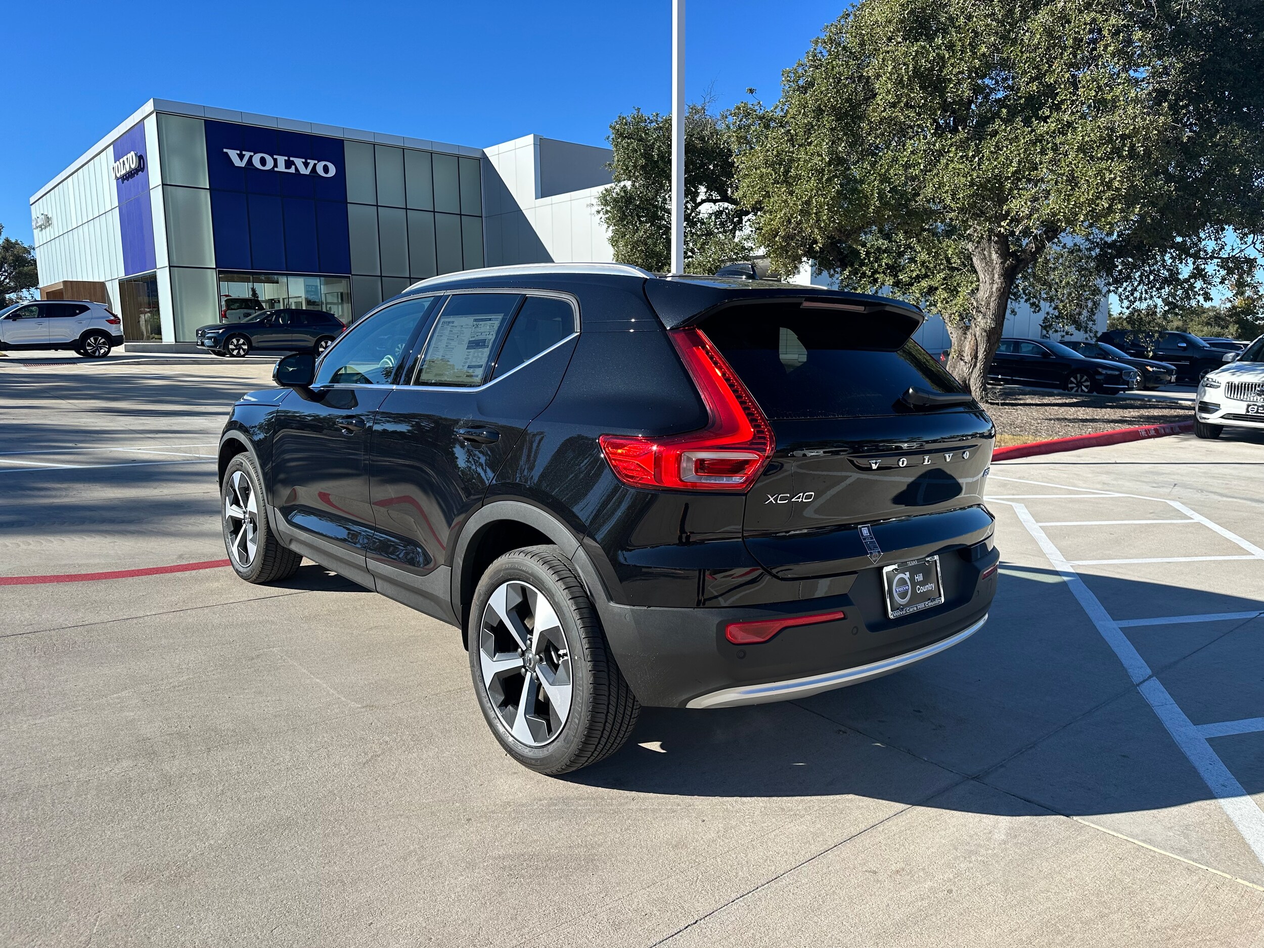 2025 Volvo XC40 Plus photo 4