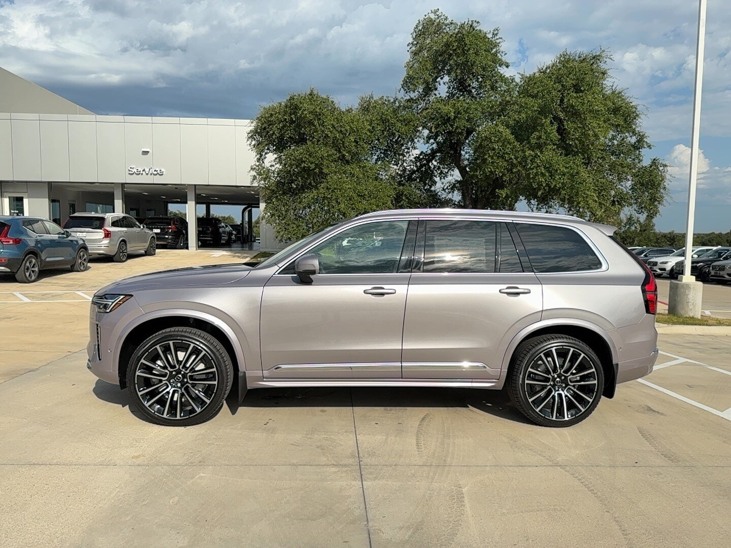 2026 Volvo XC90 Plus photo 2