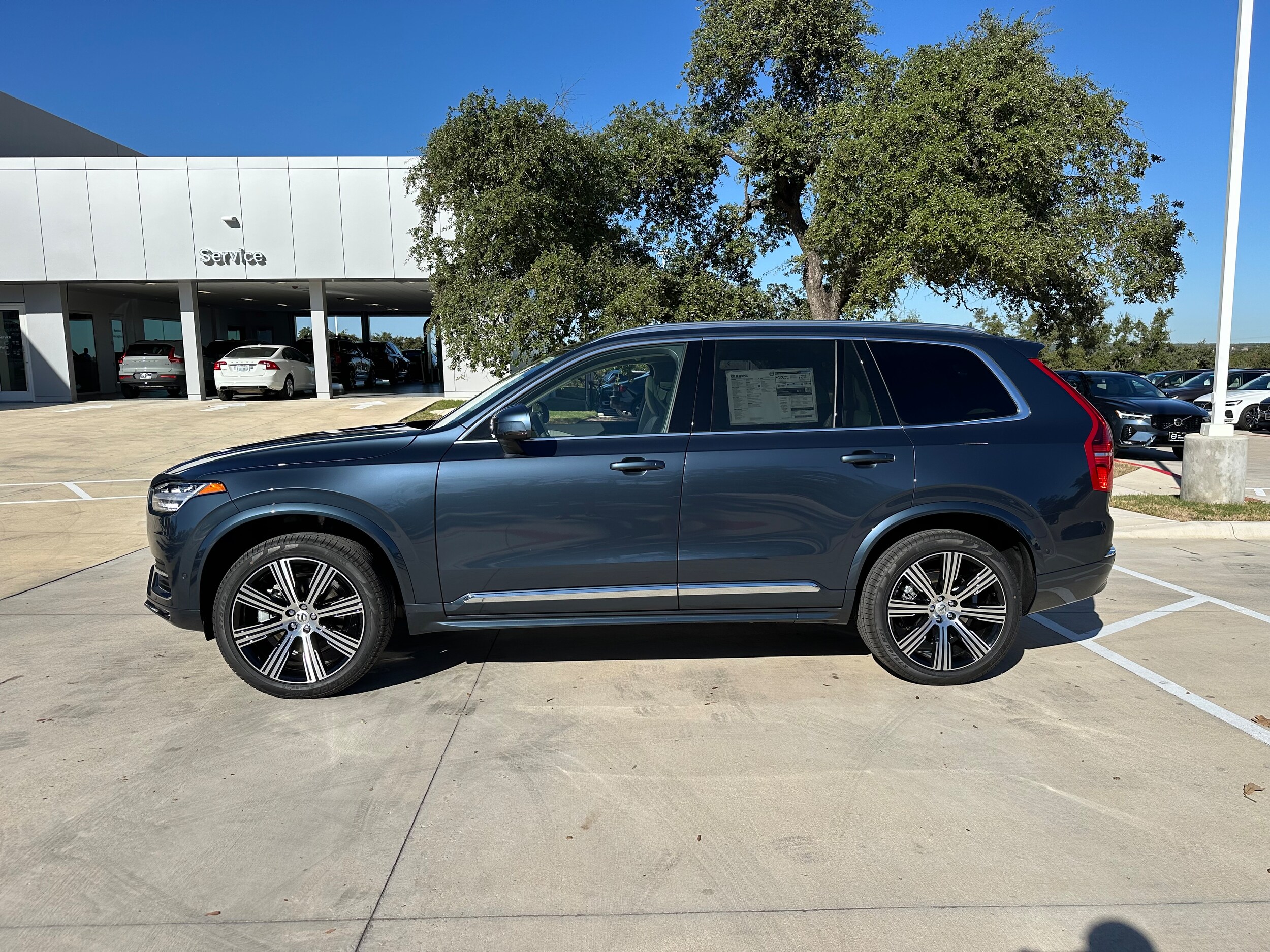 2025 Volvo XC90 Plus photo 3