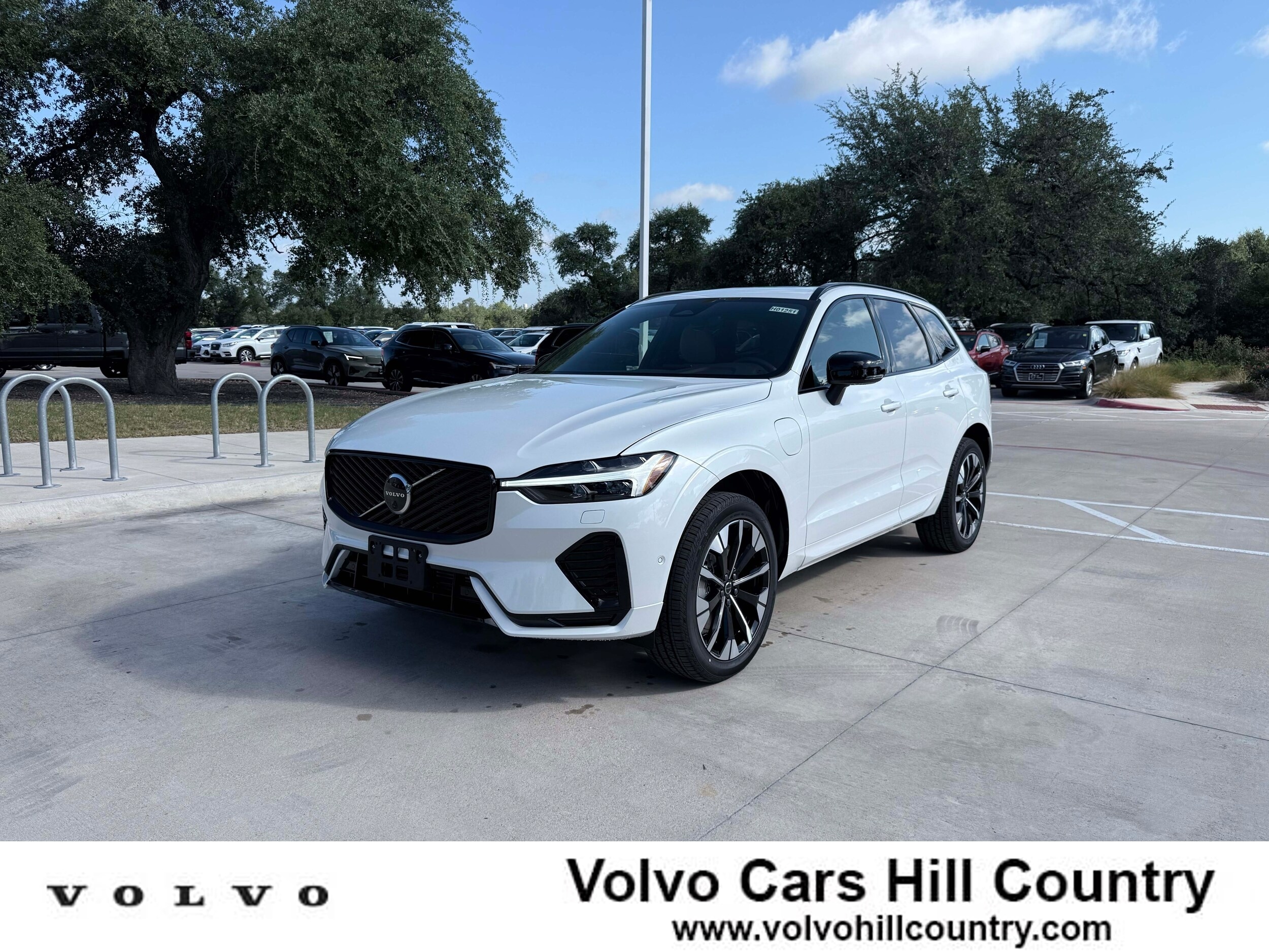 New 2026 Volvo XC60 plug-in hybrid T8 Plus