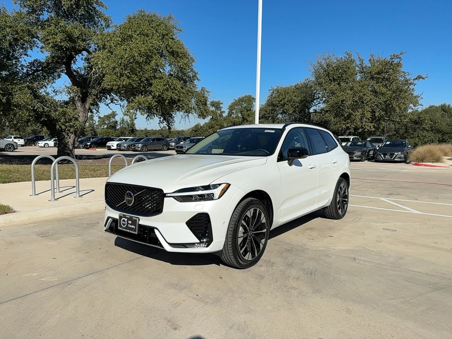 2026 Volvo XC60 B5 Plus photo 2