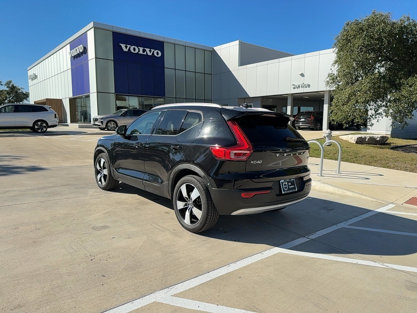 2022 Volvo XC40 T5 AWD Momentum photo 3