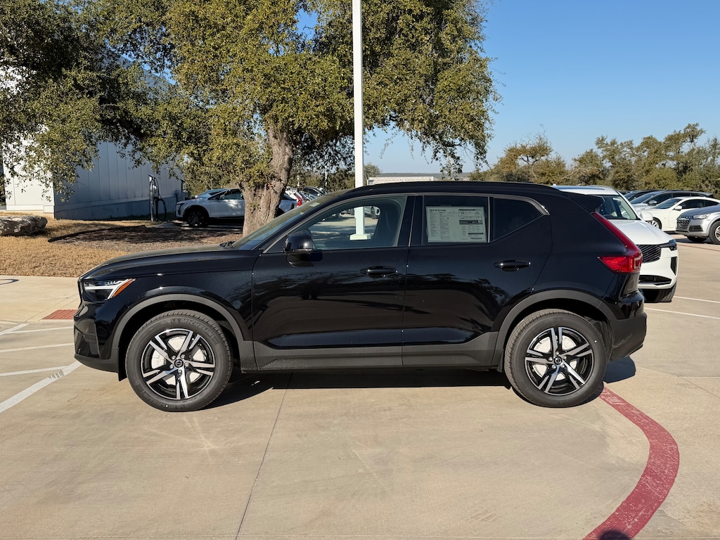 New 2026 Volvo XC40 B5 Core SUV