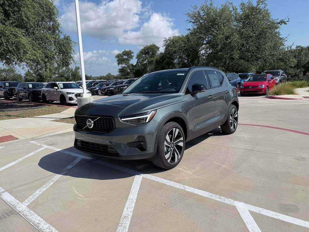New 2026 Volvo XC40 B4 Plus SUV