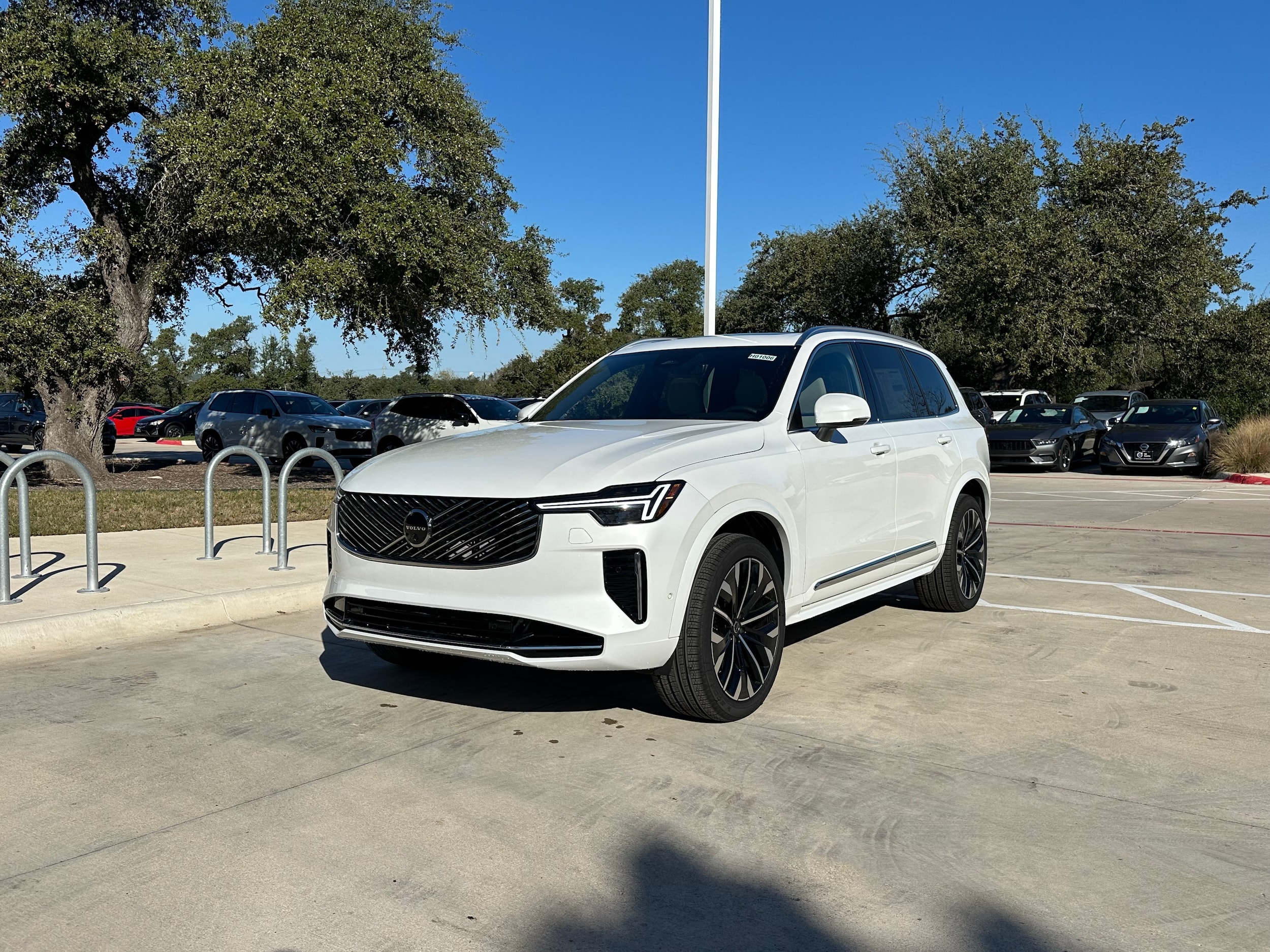 2026 Volvo XC90 Plus - Photo 2