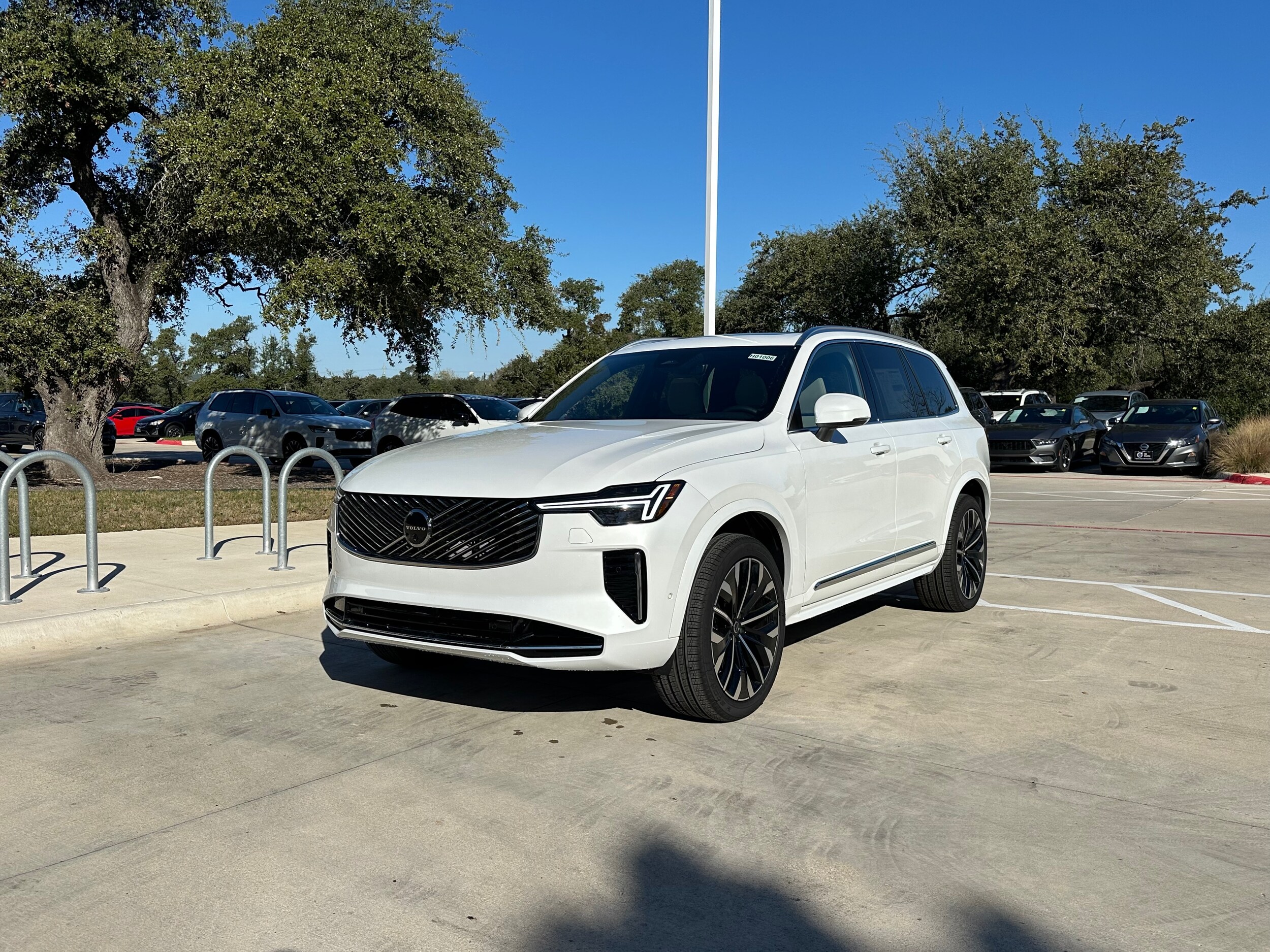 2026 Volvo XC90 Plus photo 2