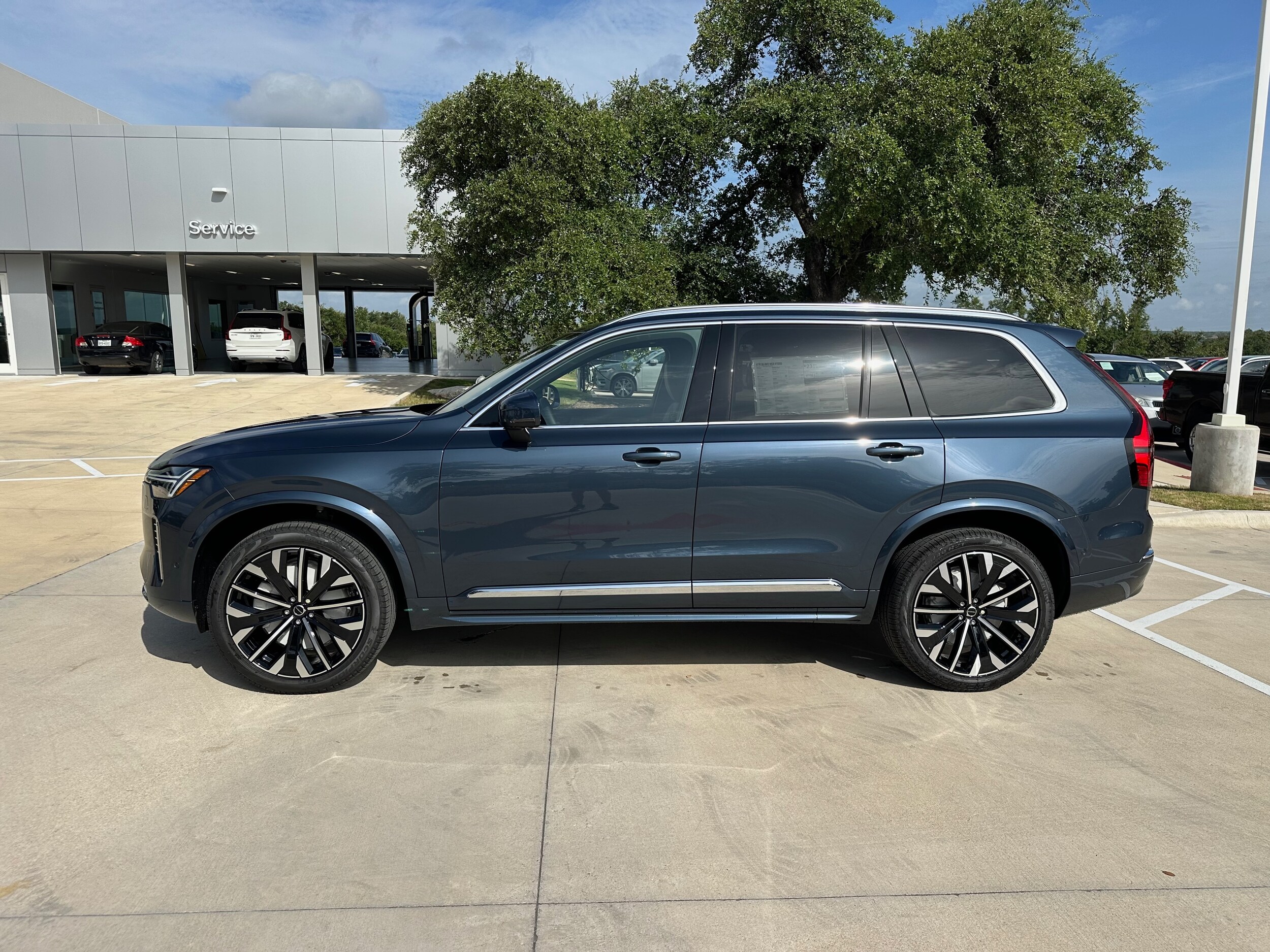 2026 Volvo XC90 Plus photo 2