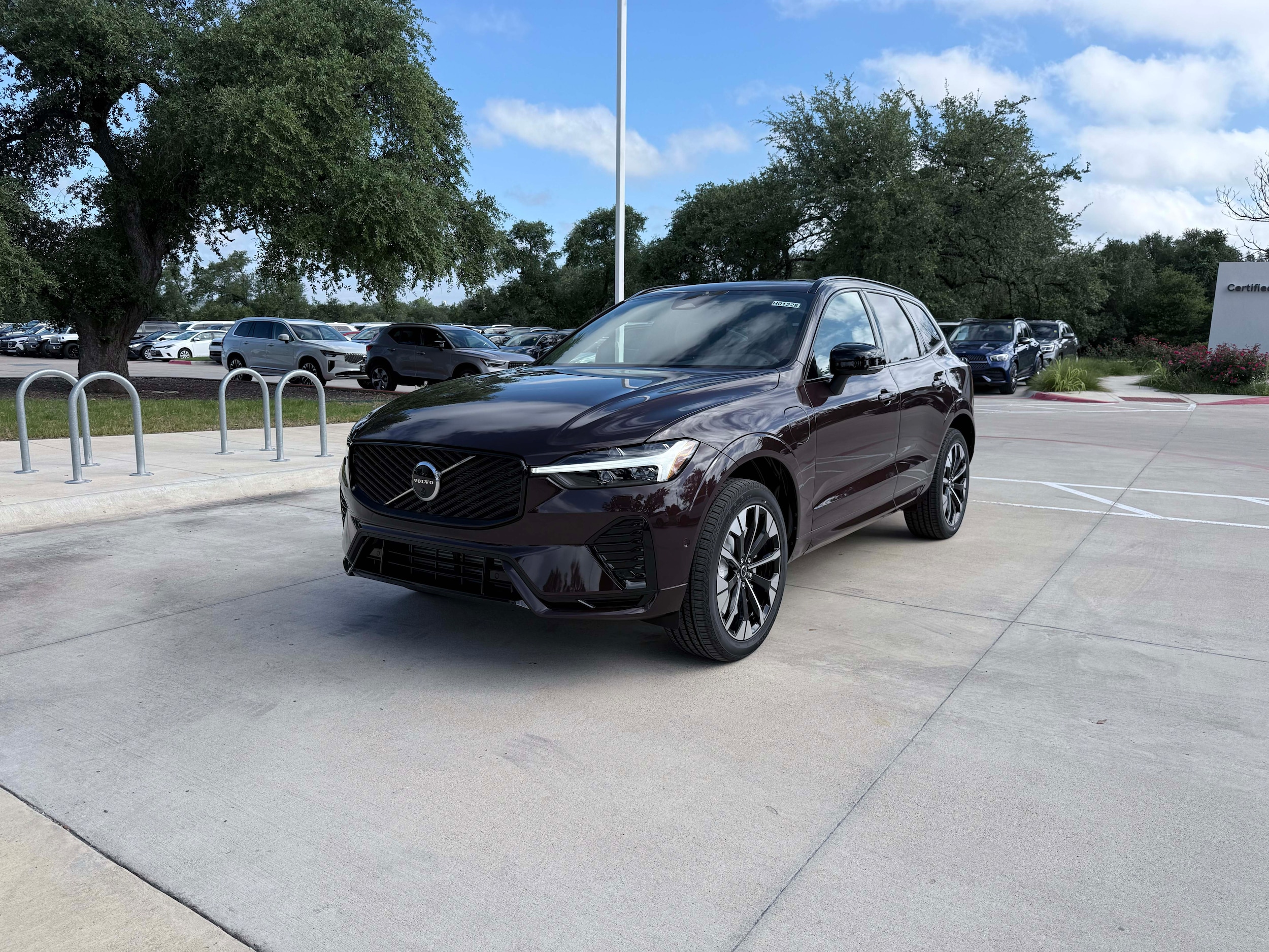 Shop New Volvo XC60 Plug-In Hybrid for Sale Austin, Texas | Volvo