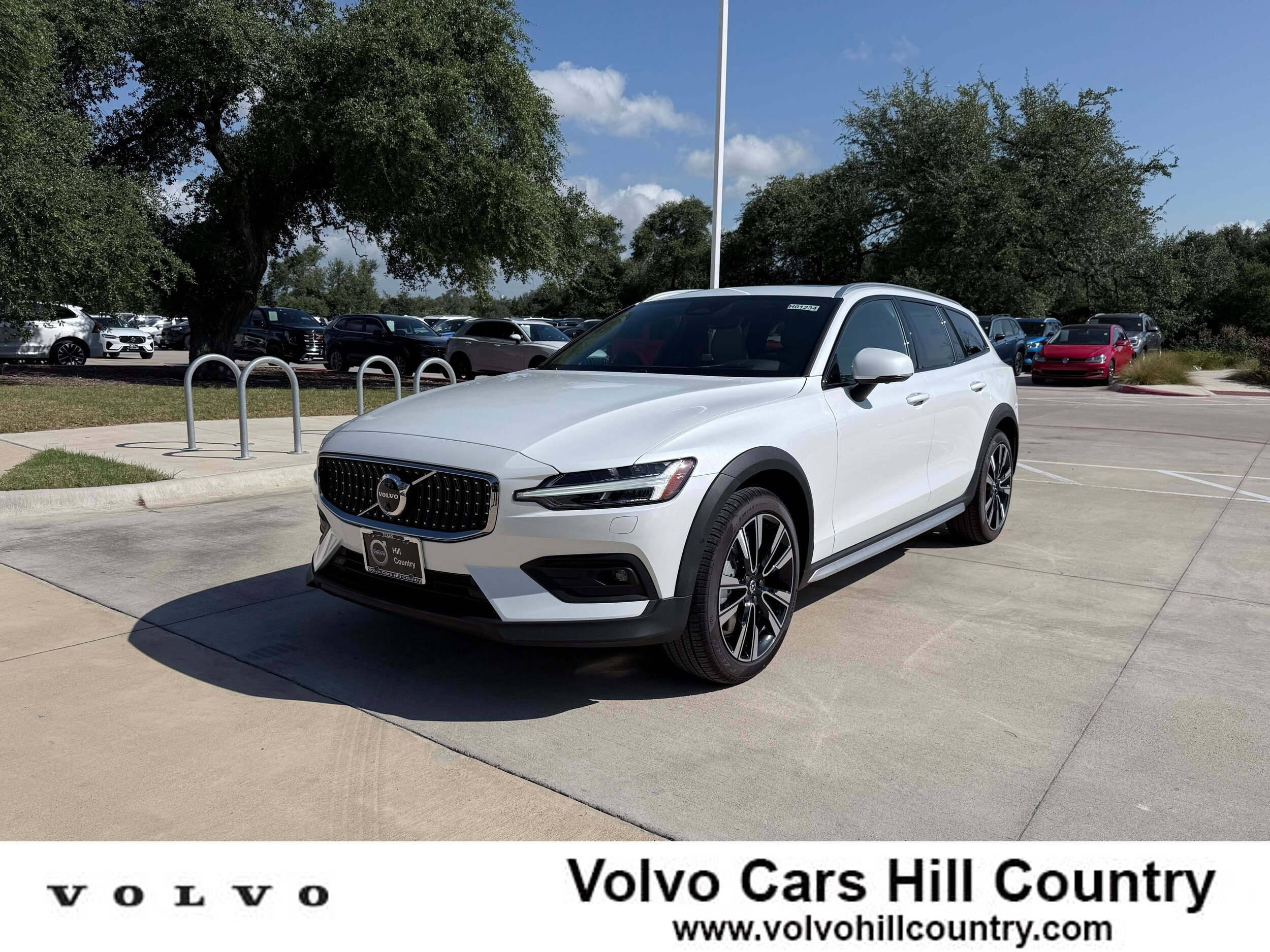 2026 Volvo V60 Cross Country B5 Ultra AWD's photo
