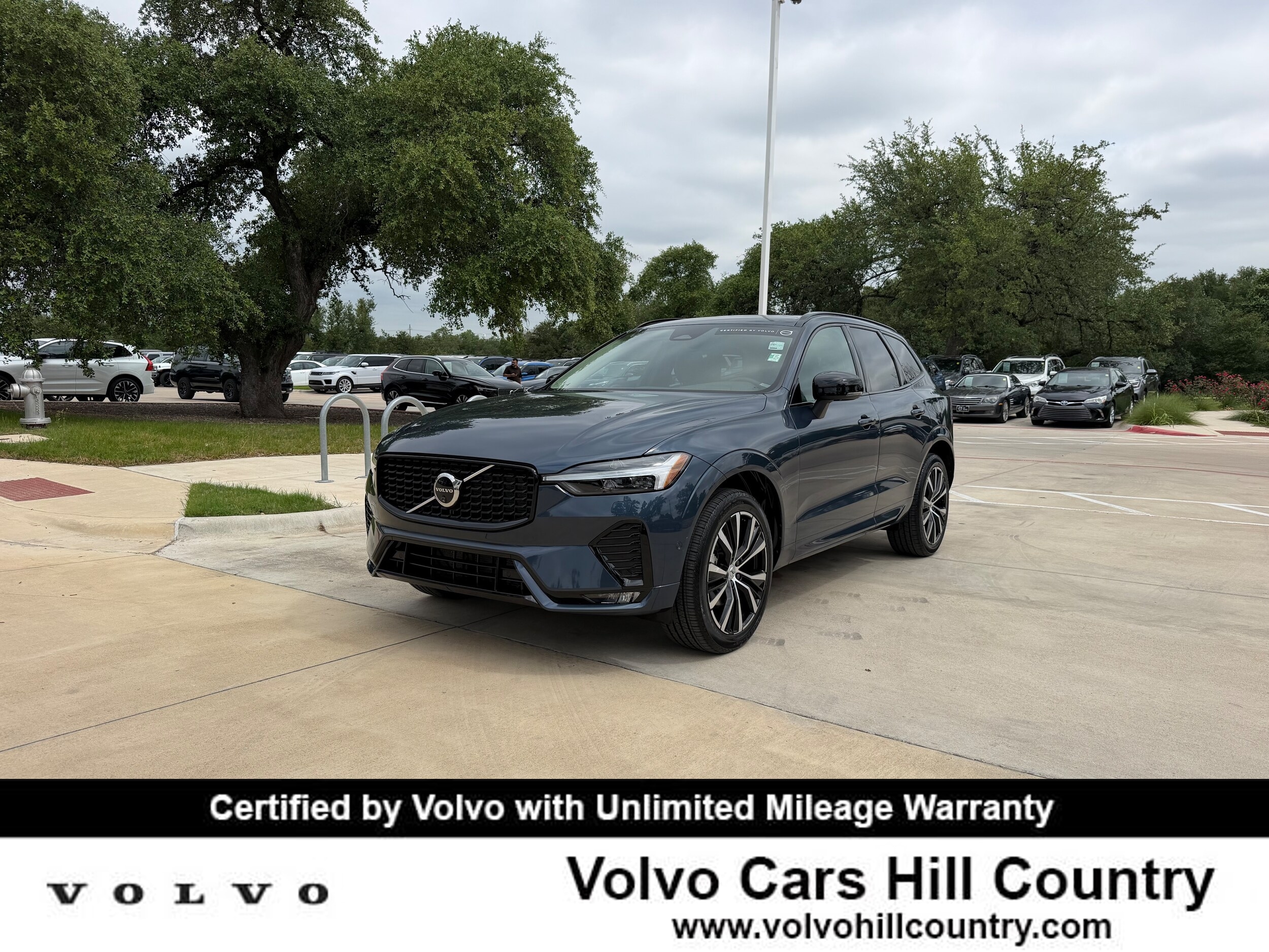 2024 Volvo XC60 B5 Plus Dark Theme AWD's photo