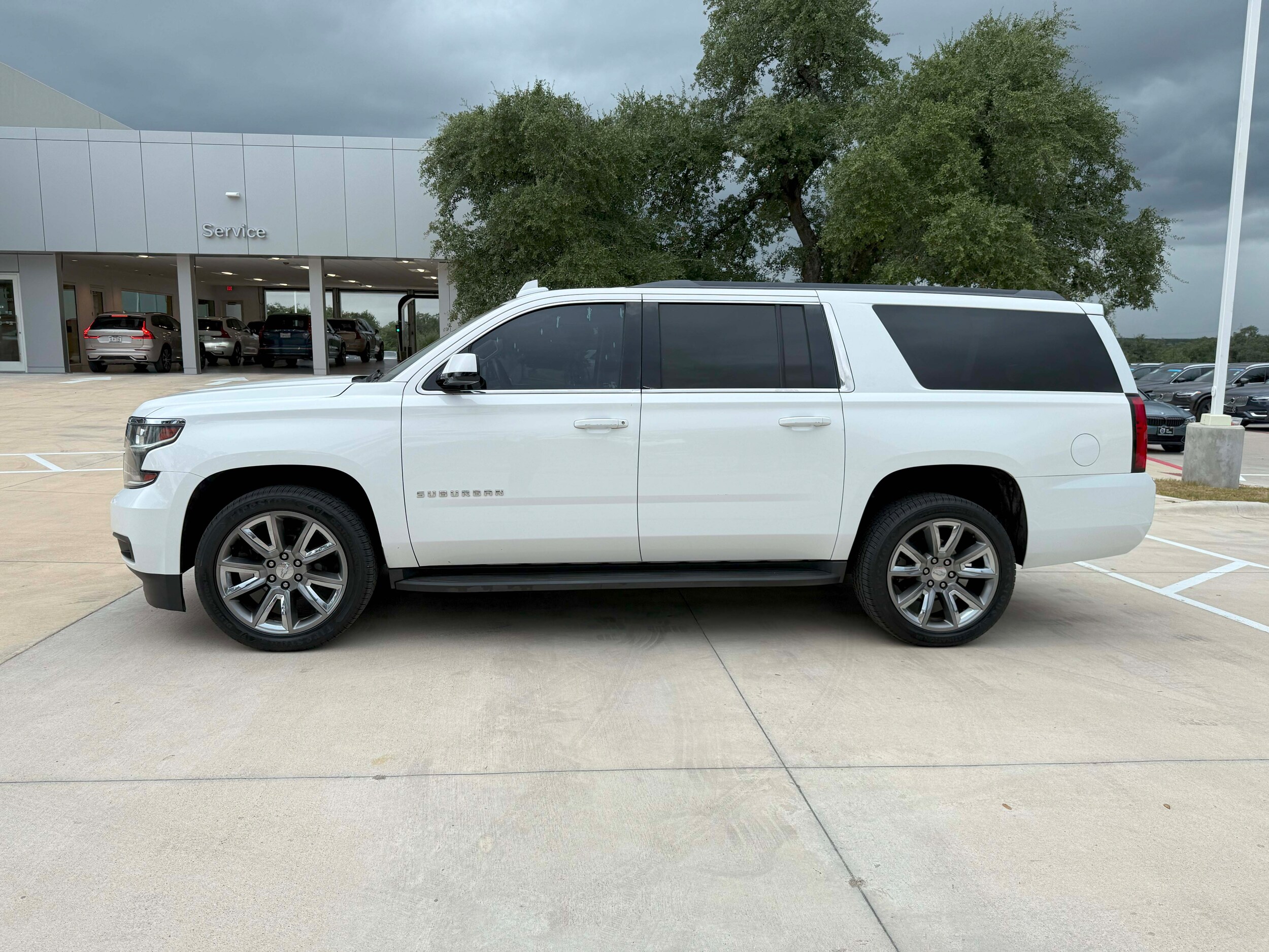 2015 Chevrolet Suburban LS photo 2