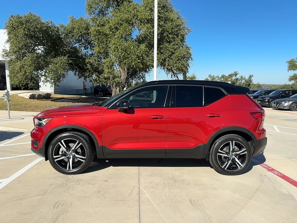 Used 2019 Volvo XC40 T5 R-Design SUV