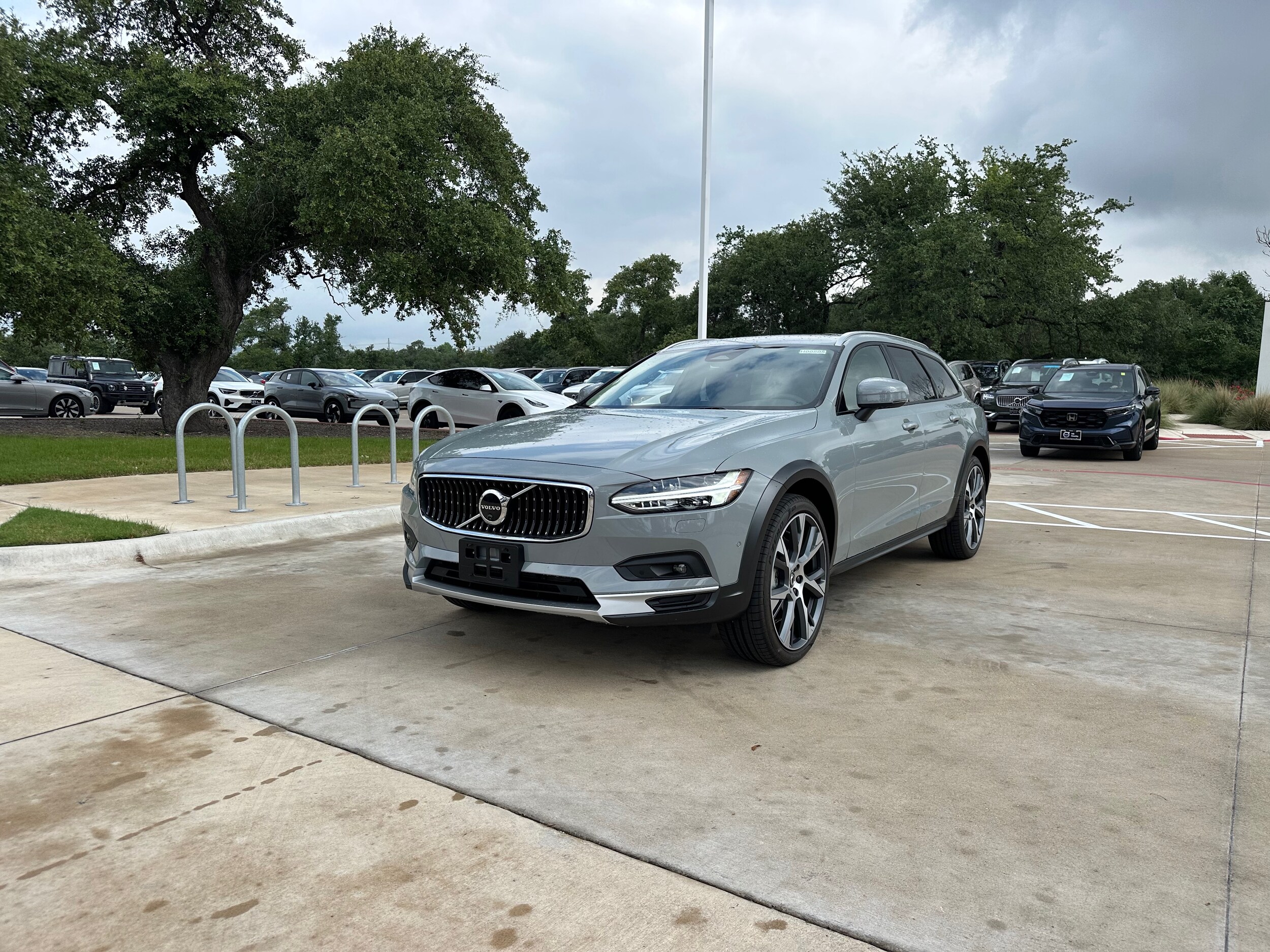 2025 Volvo V90 Cross Country B6 photo 2