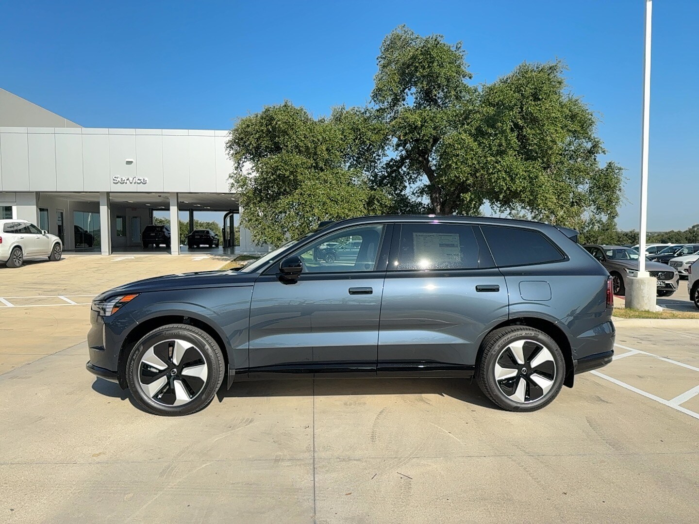 2025 Volvo EX90 Twin Motor Performance Plus photo 2