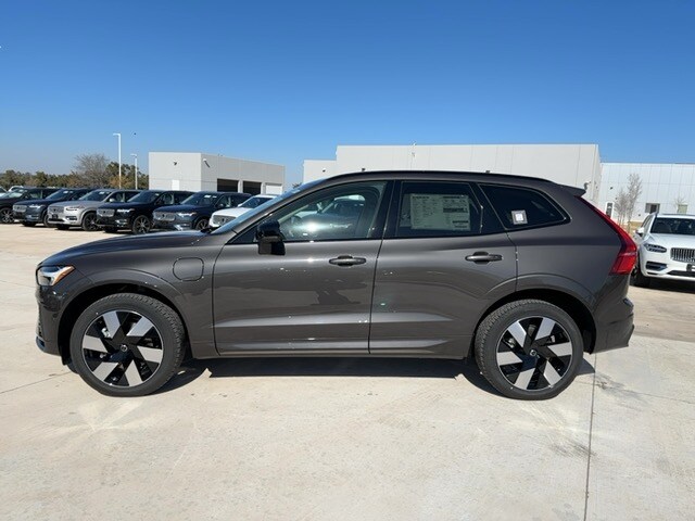 2024 Volvo XC60 Hybrid T8 Plus photo 2