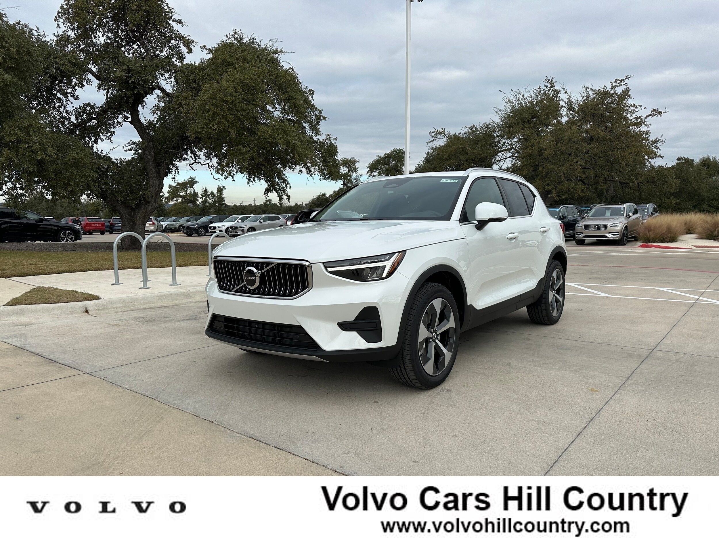 2025 Volvo XC40 Core