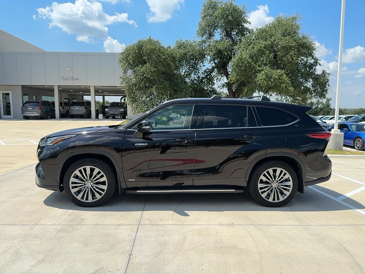 2021 Toyota Highlander Hybrid Platinum photo 2