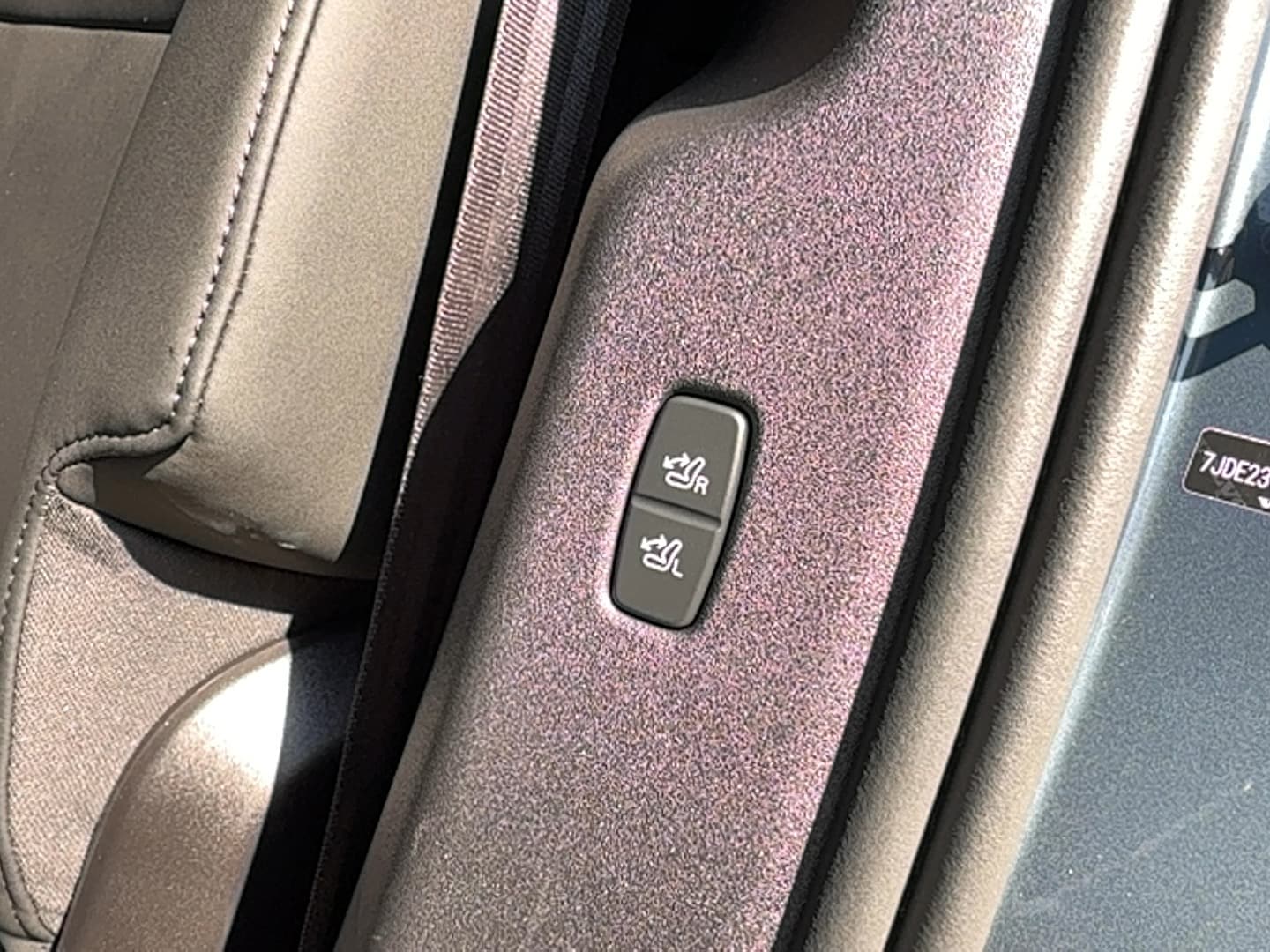 2025 Volvo EX90 Ultra - Photo 17