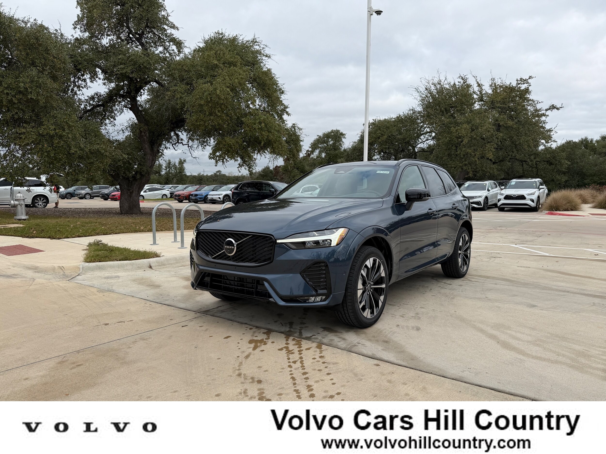 2026 Volvo XC60 Plus's photo
