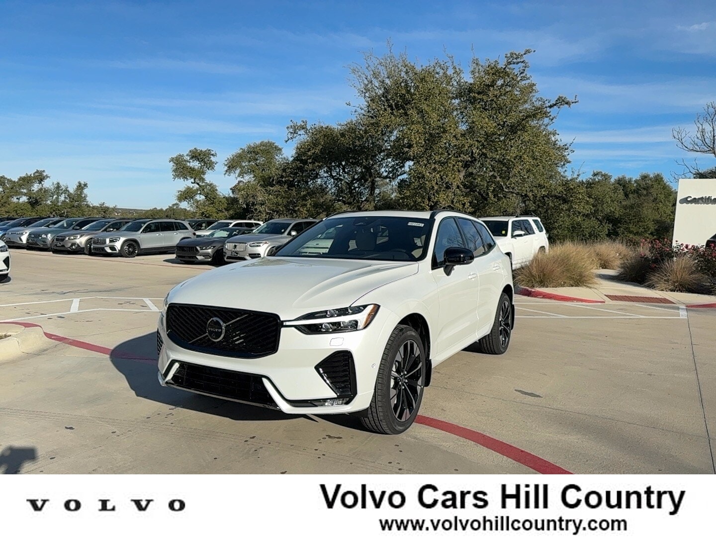2026 Volvo XC60 Plus's photo