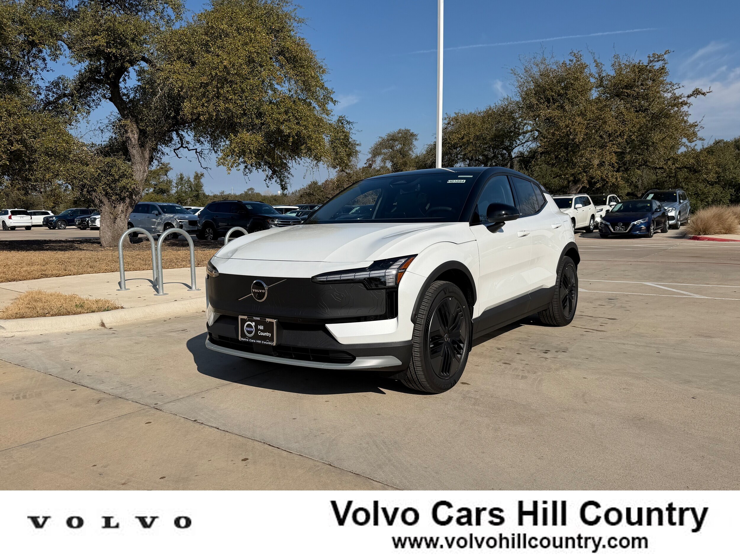 2026 Volvo EX30 Twin Motor Cross Country Ultra's photo