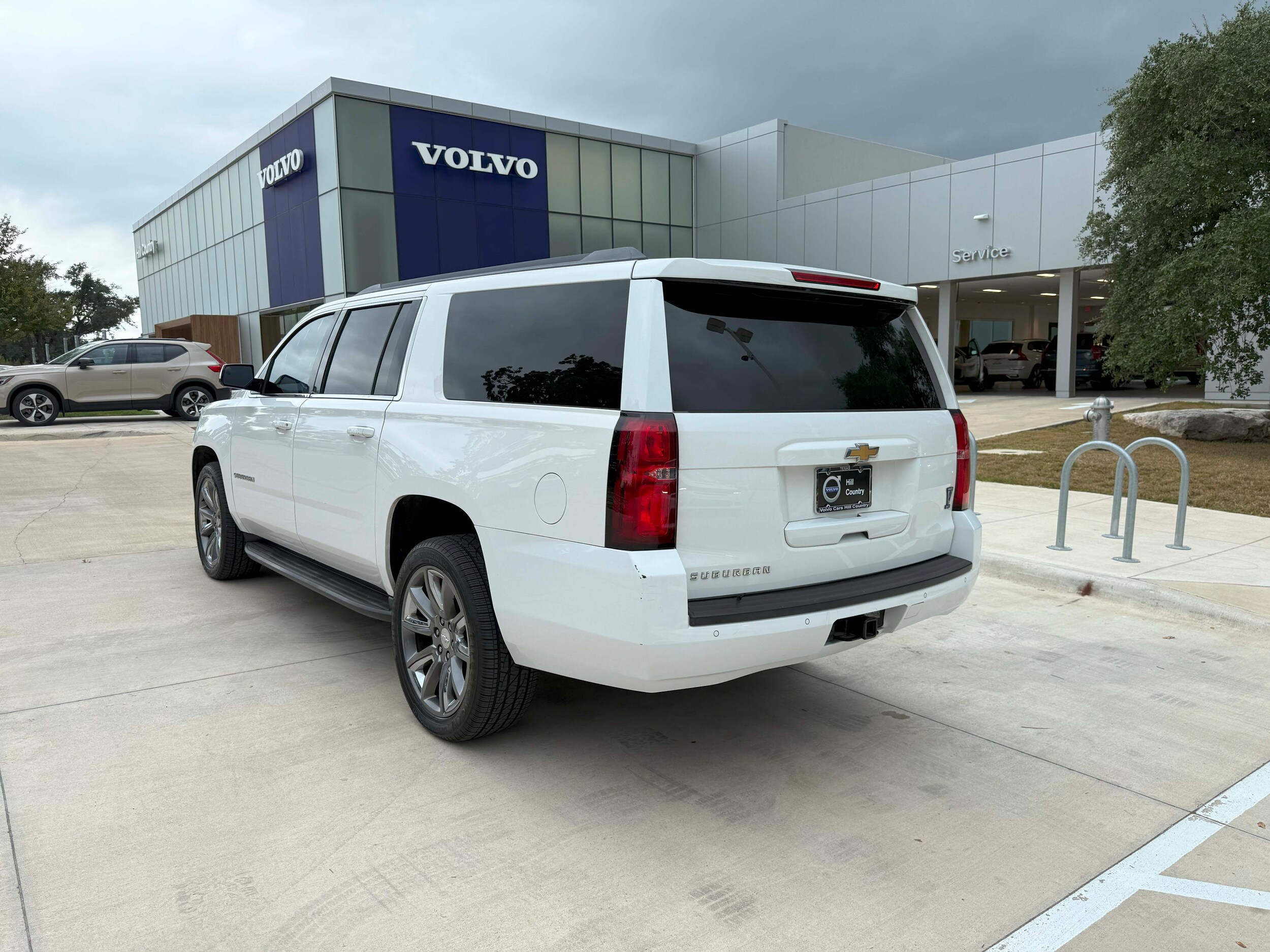 2015 Chevrolet Suburban LS photo 3