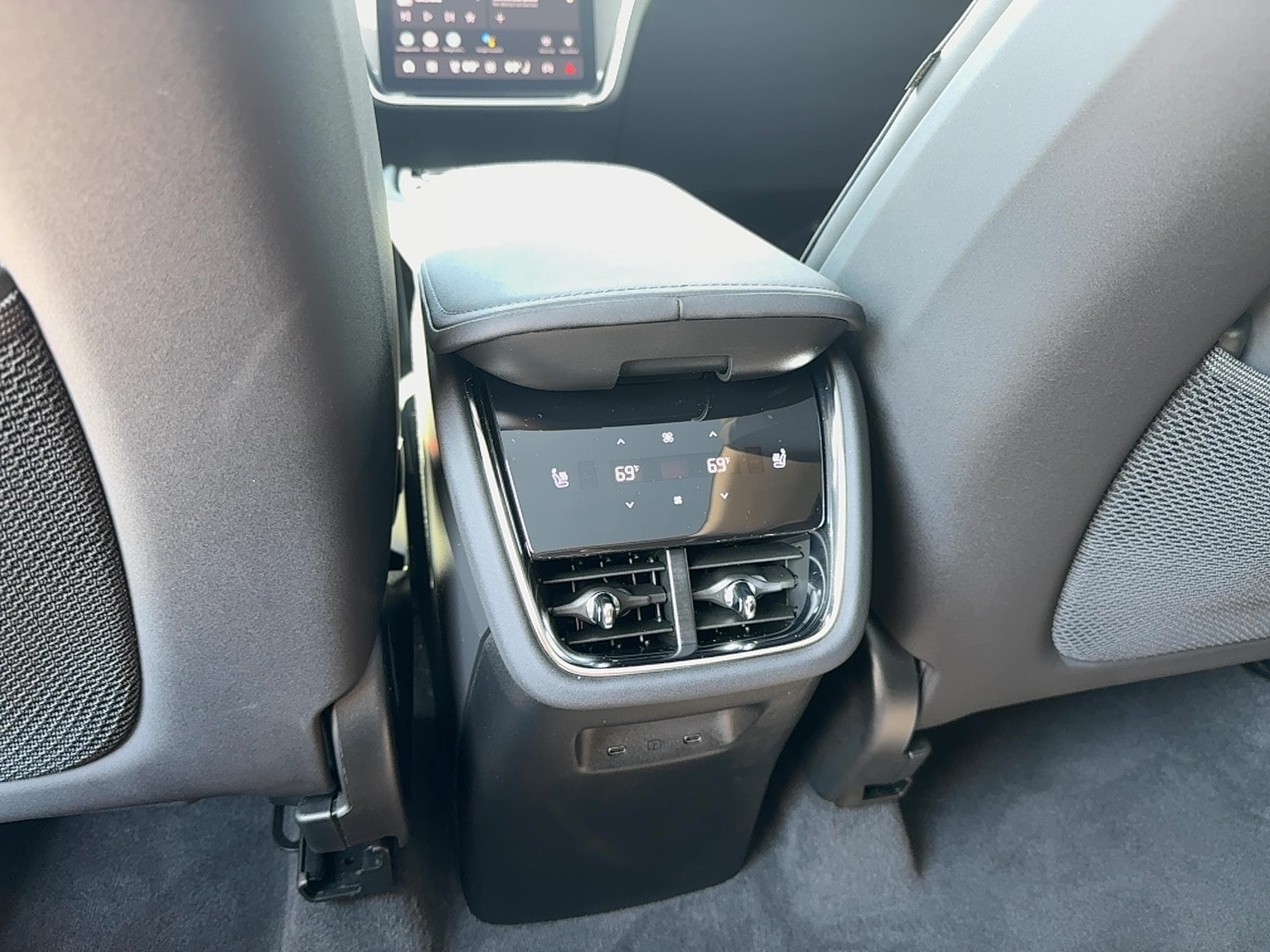 2025 Volvo EX90 Ultra - Photo 18