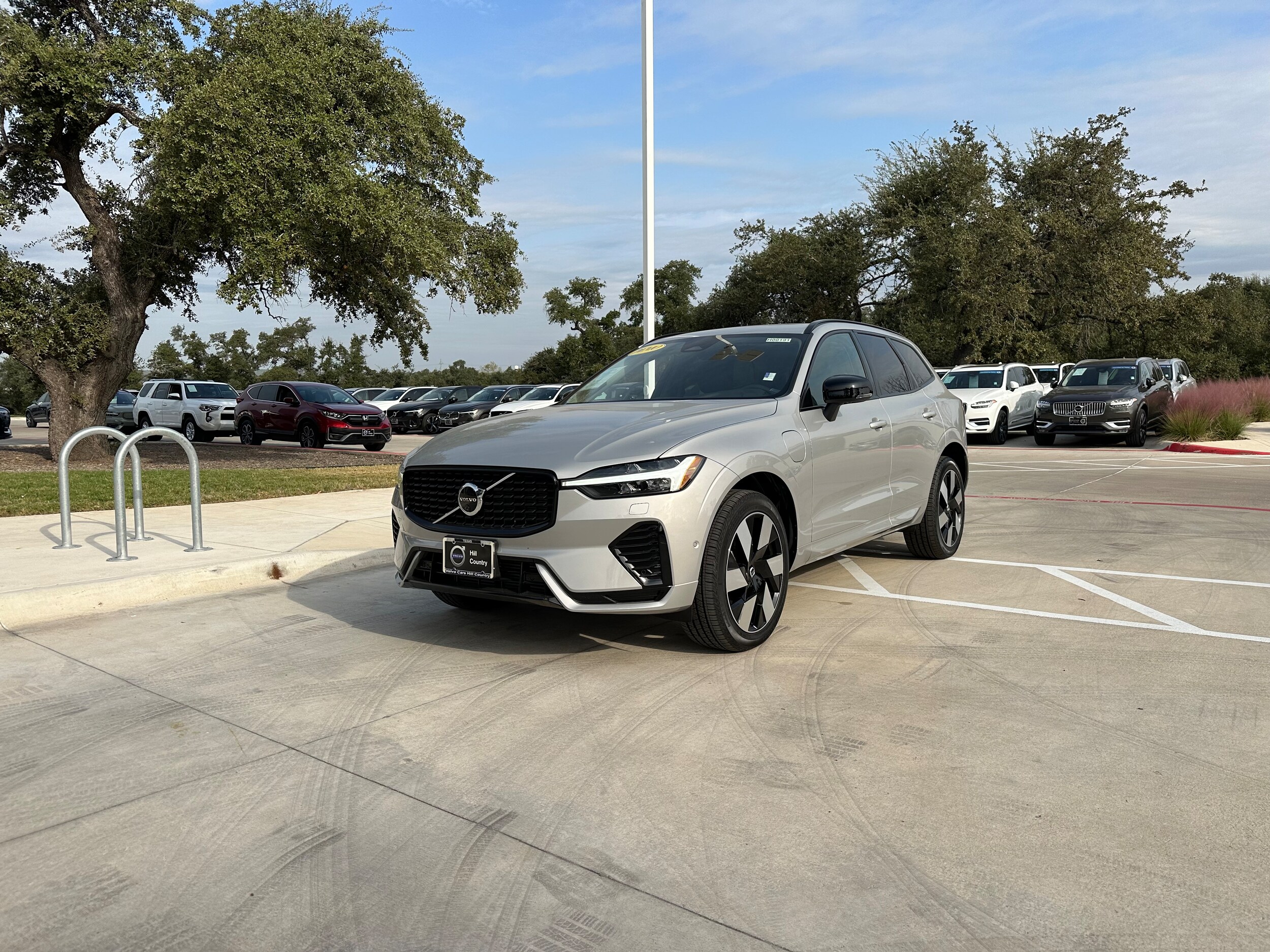 2024 Volvo XC60 Hybrid T8 Plus photo 2