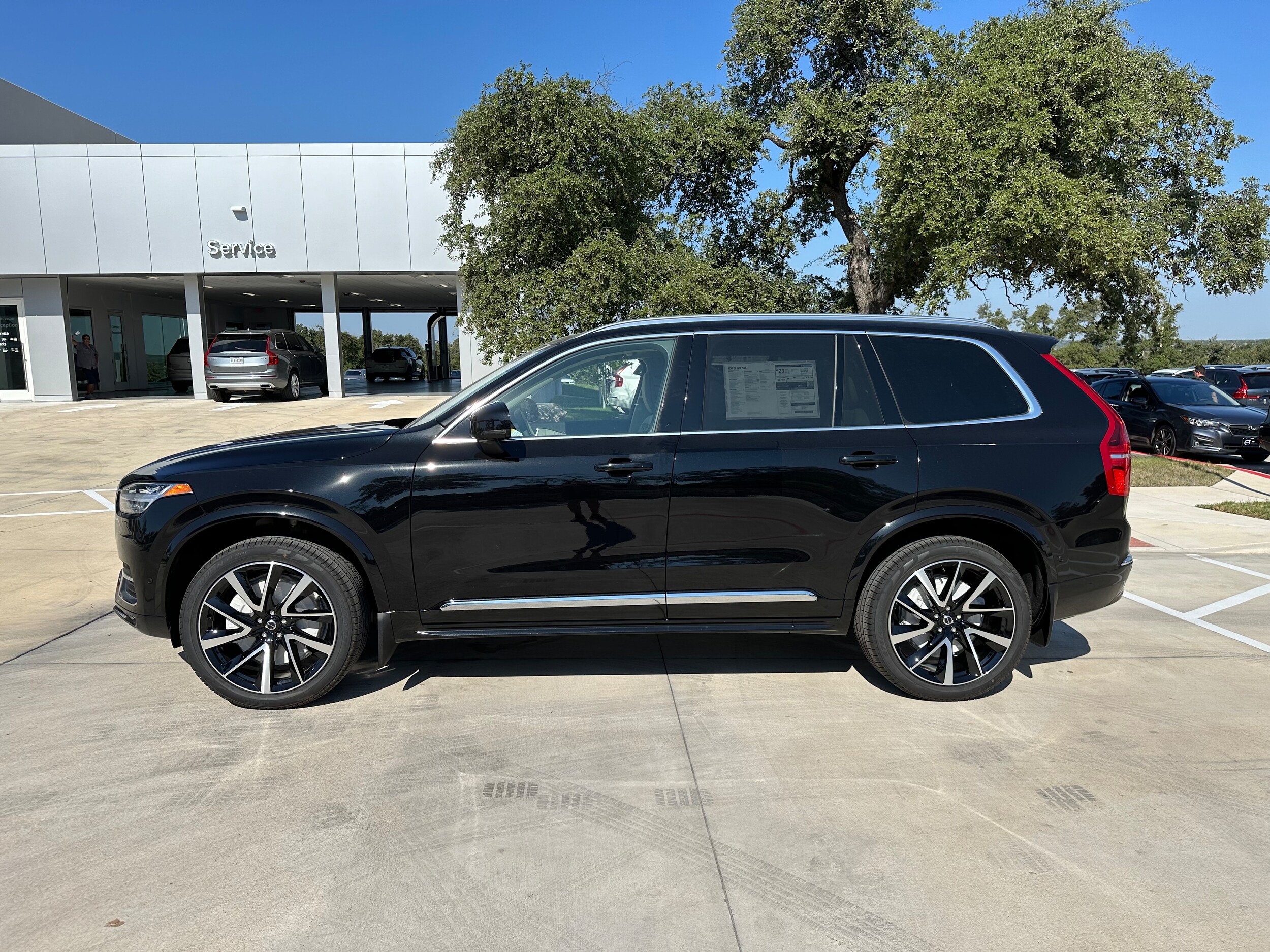 2025 Volvo XC90 Plus photo 2