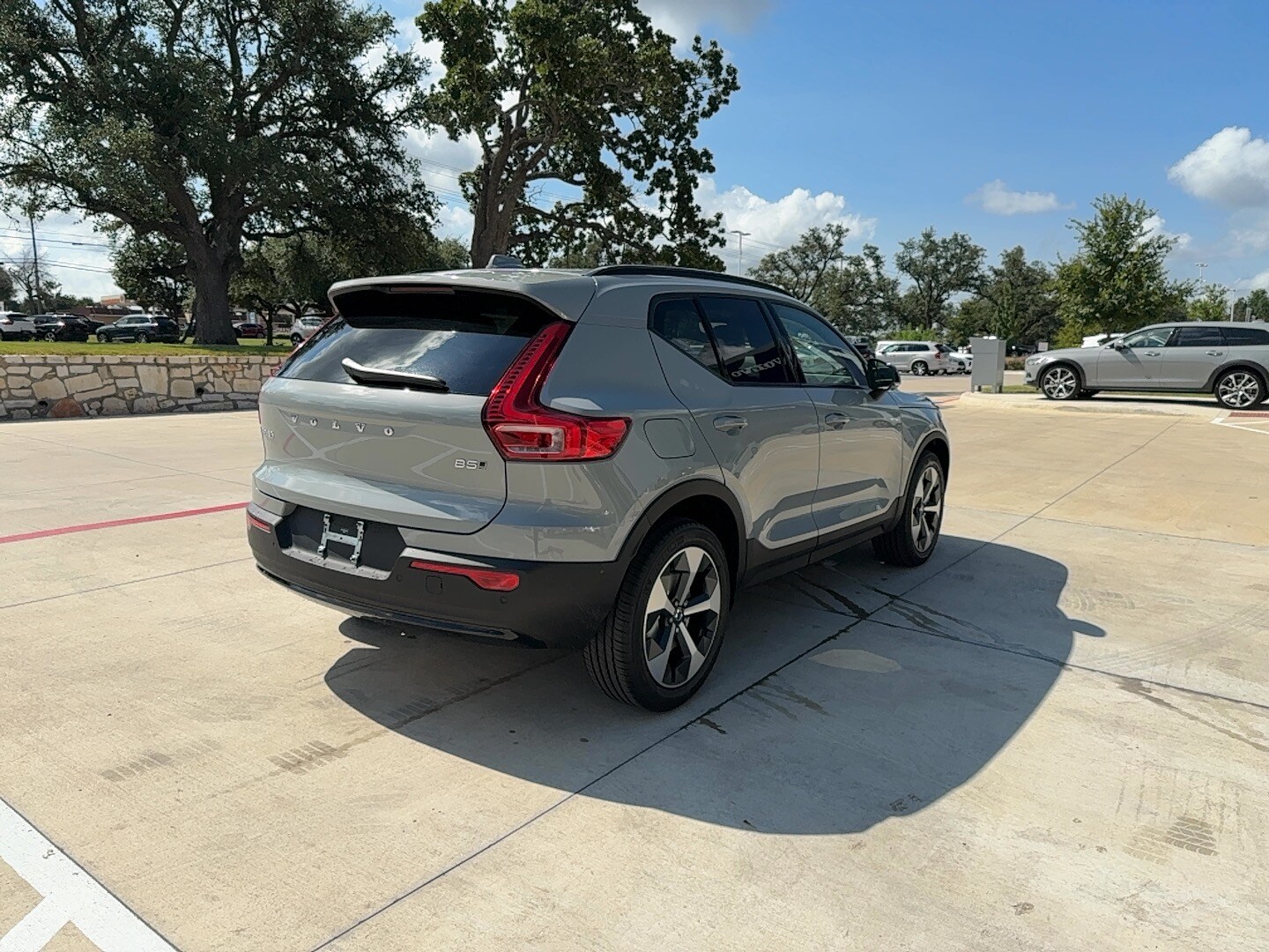 2026 Volvo XC40 Plus photo 2