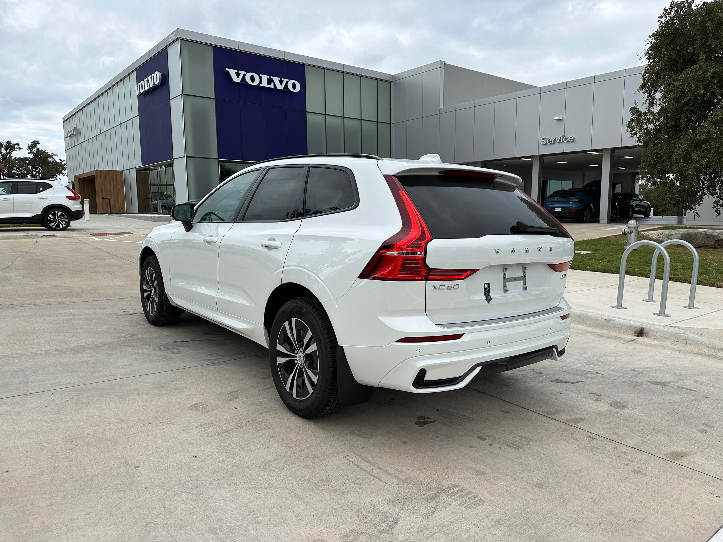 2025 Volvo XC60 B5 Core photo 4