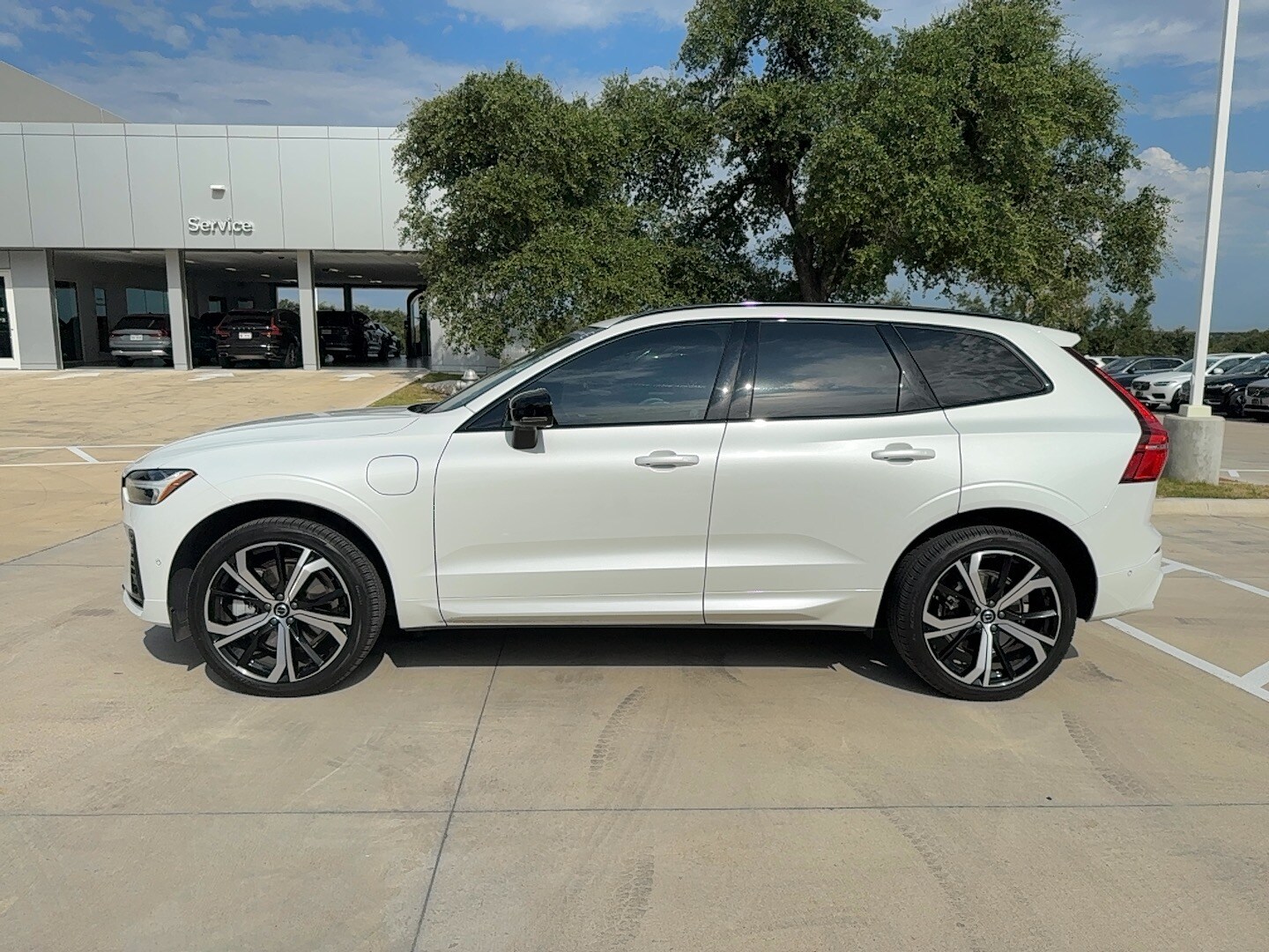 2023 Volvo XC60 Recharge Hybrid Ultimate photo 3
