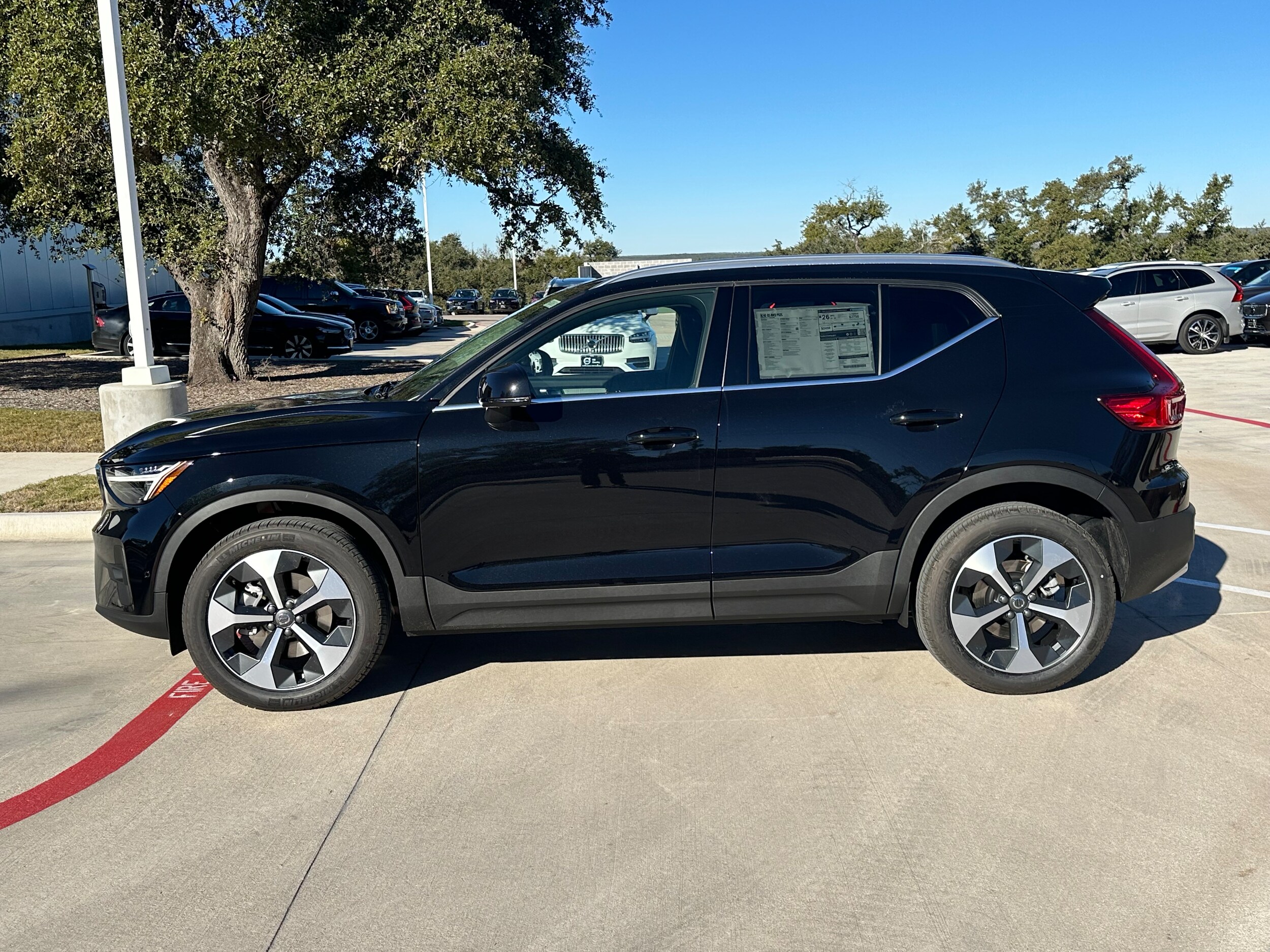 2025 Volvo XC40 Plus photo 3