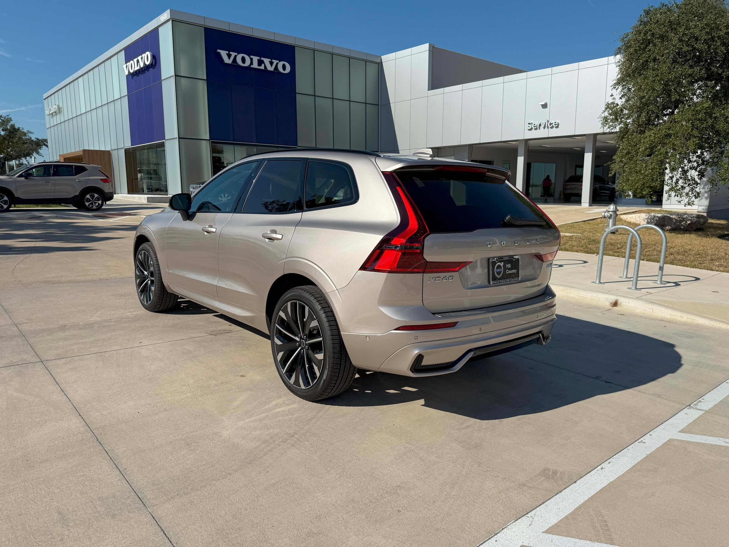 2026 Volvo XC60 B5 photo 3