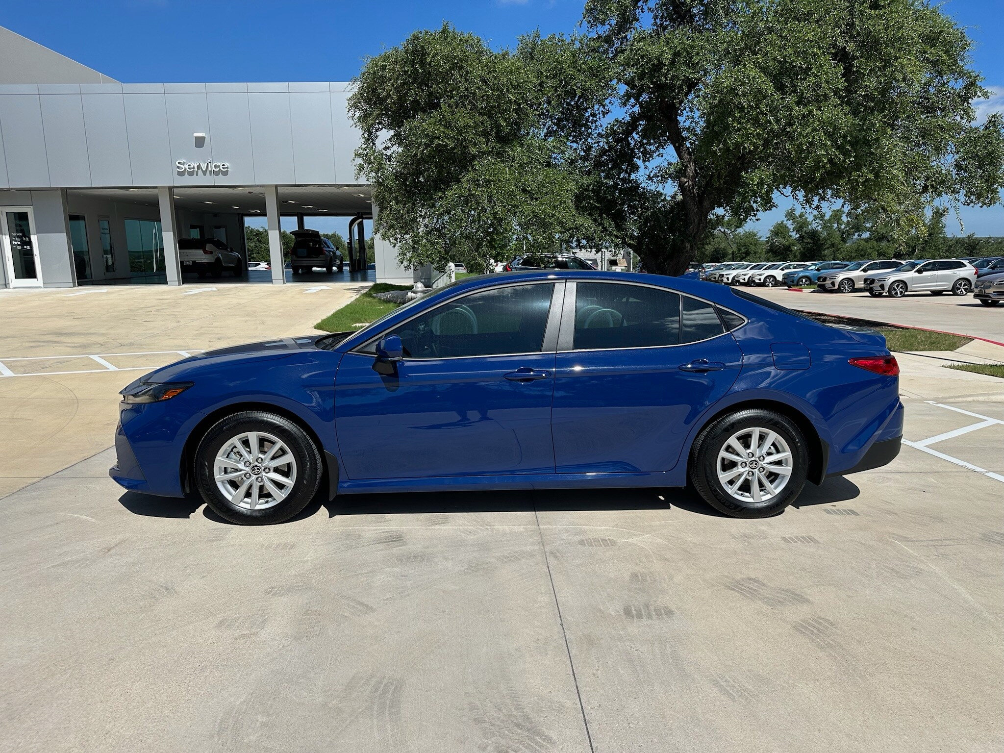 2025 Toyota Camry LE photo 3