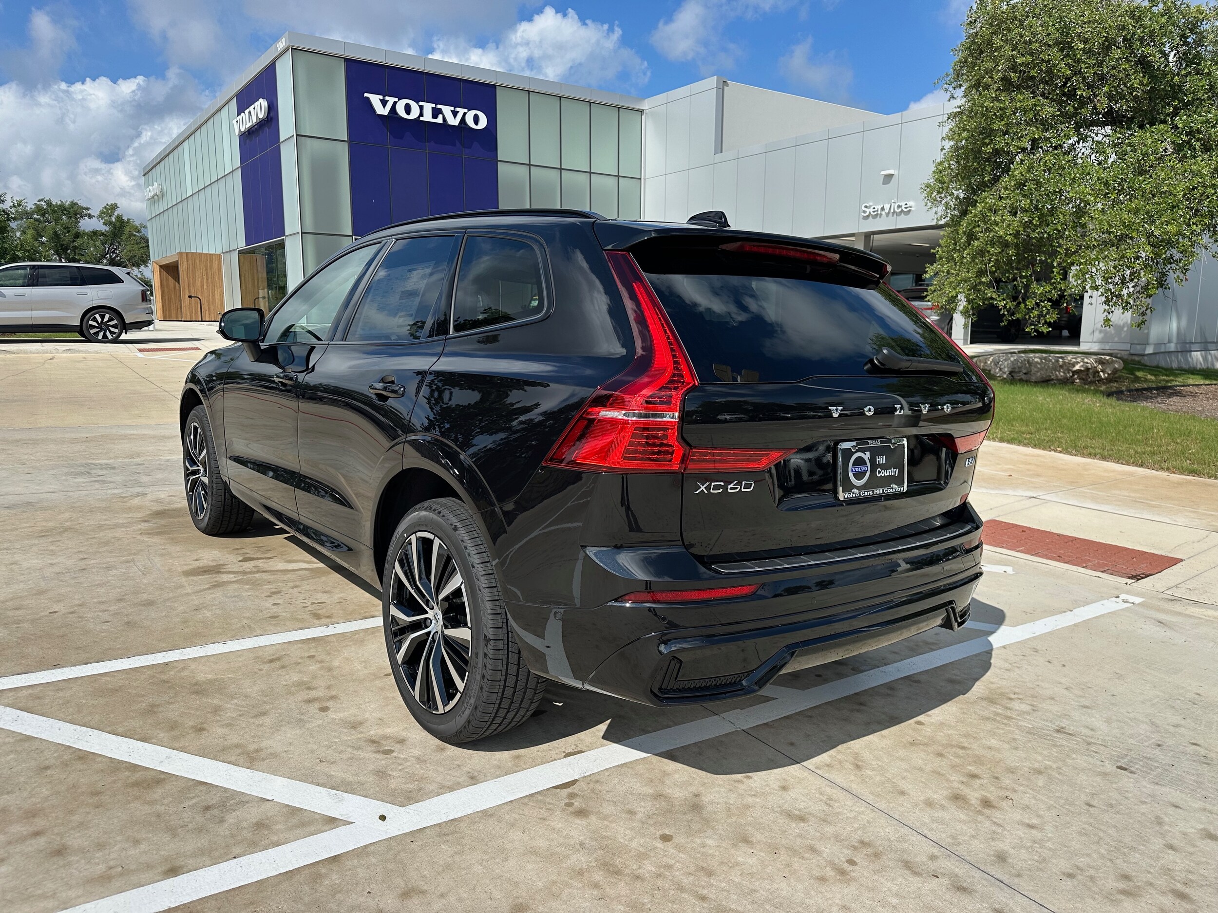 2025 Volvo XC60 B5 Plus photo 4