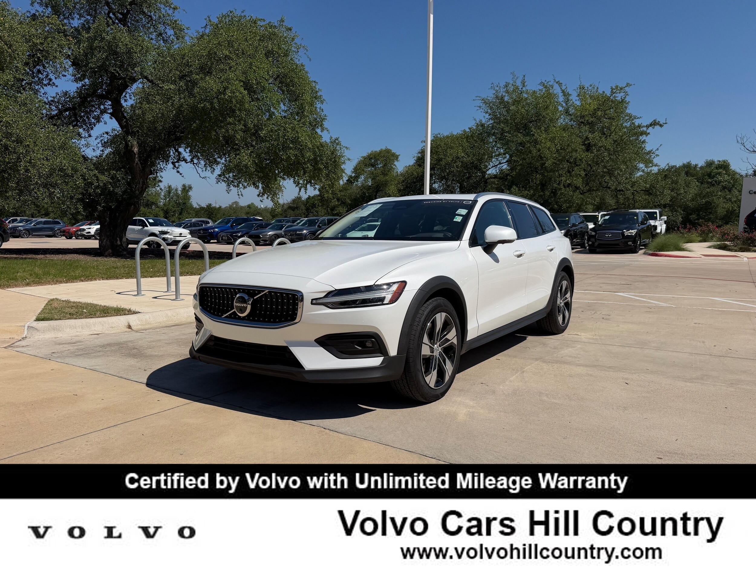 2025 Volvo V60 Cross Country B5 Plus AWD's photo