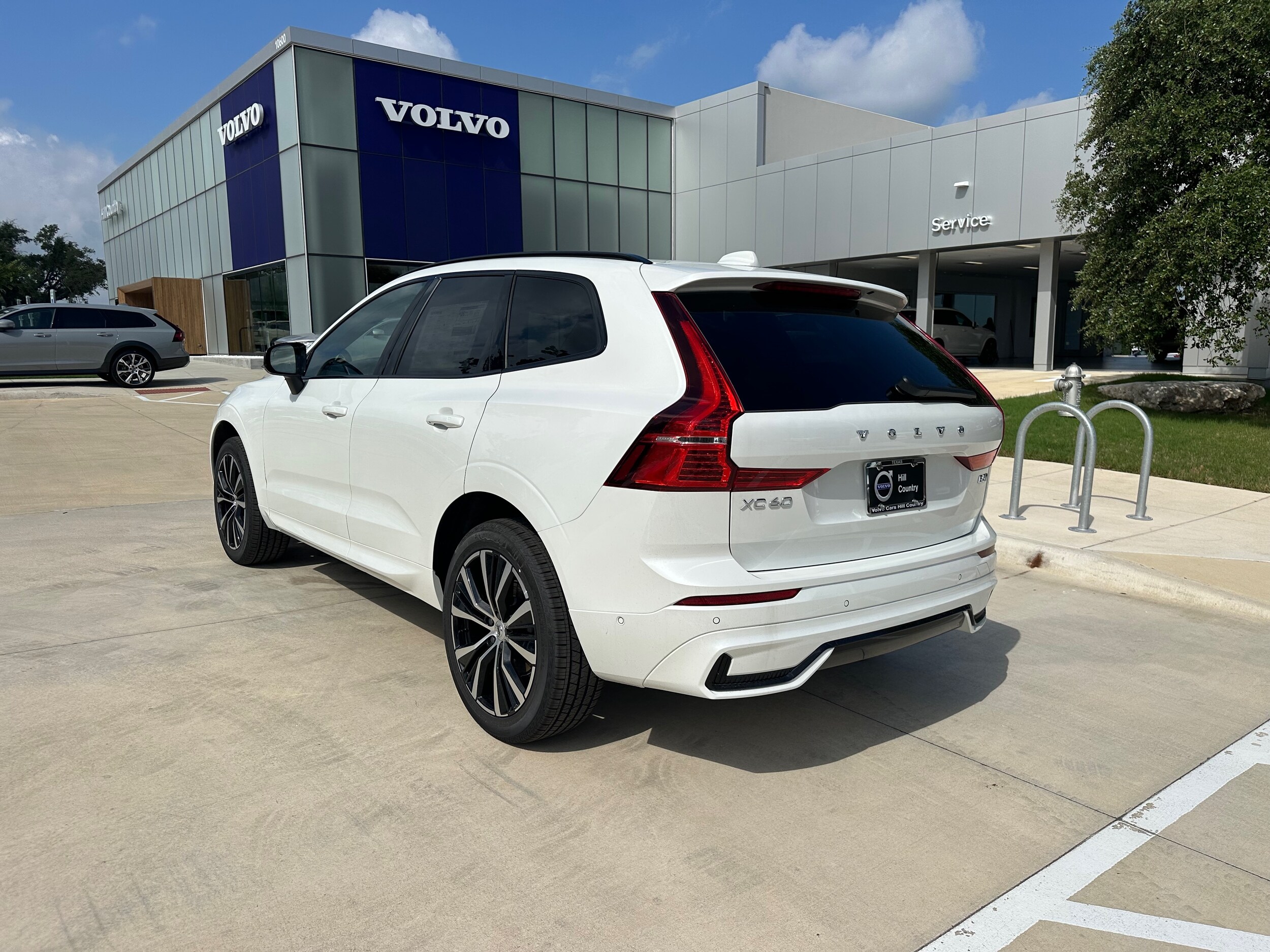 2025 Volvo XC60 B5 Plus photo 3