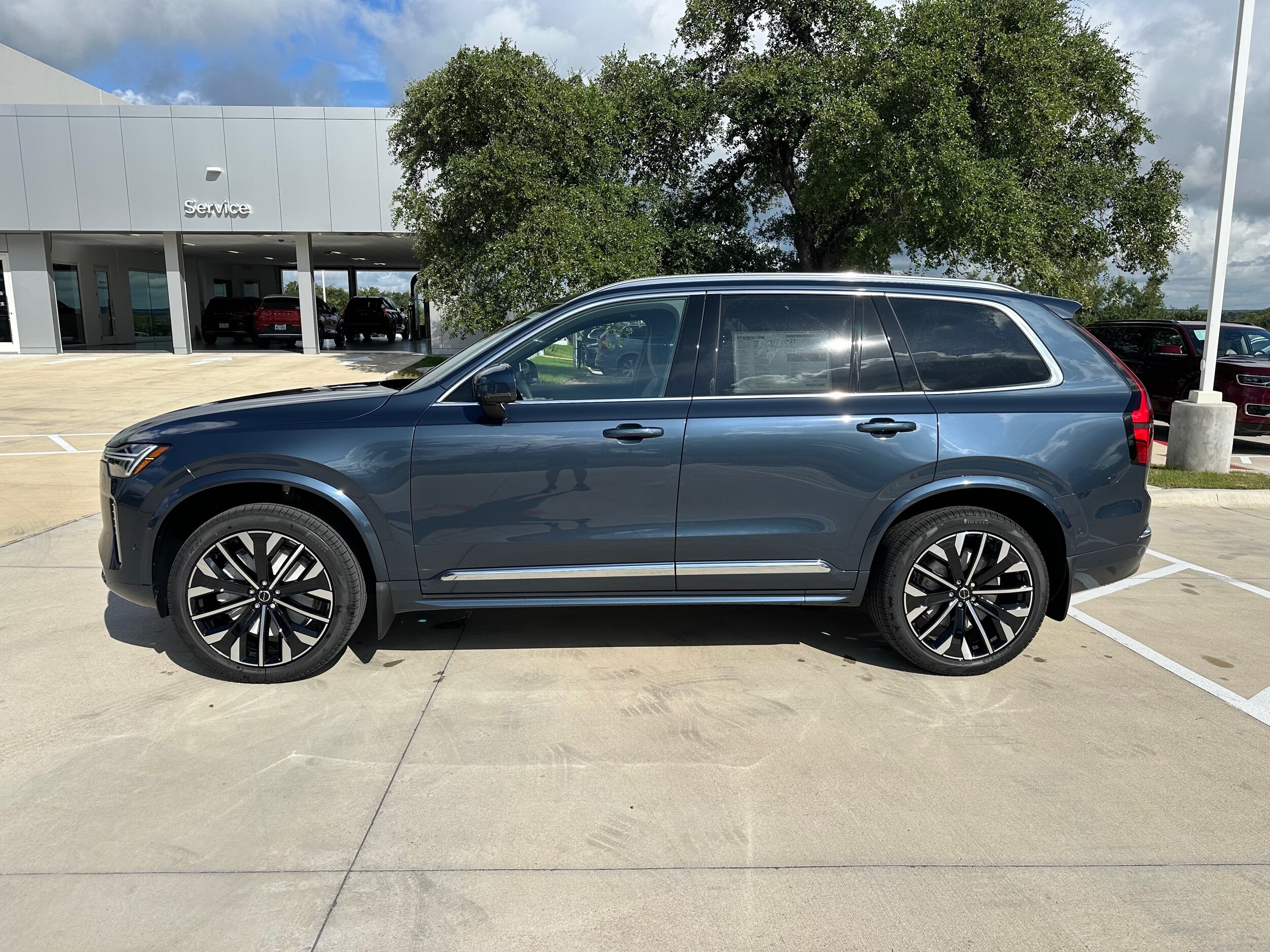 2026 Volvo XC90 Plus photo 2